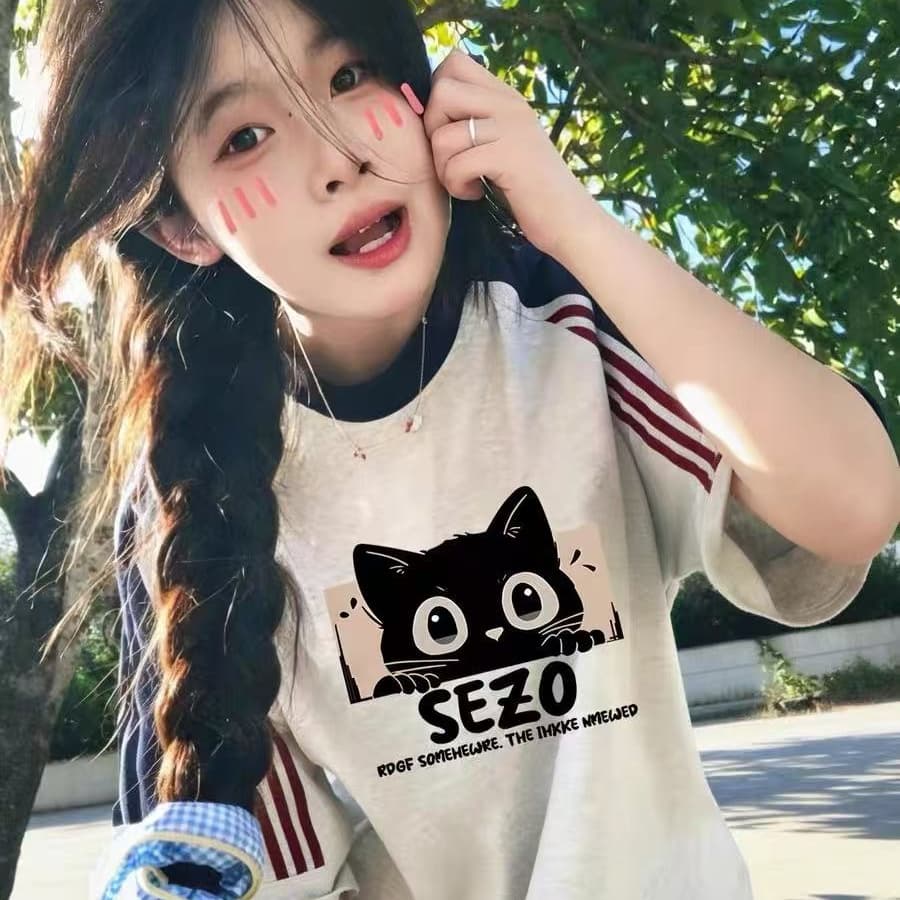 고유 한 아름다운 자이언트 잘 생긴 배색 3개 바 반팔 티셔츠 여성 여름 2026 루즈핏 한 부서 커플 반소매 맨위 상세 이미지 1