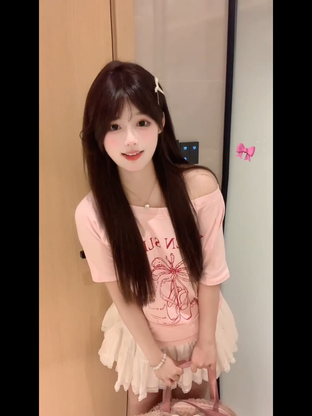 핑크색 비스듬한 어깨 의류 고유 한 아름다운 오프숄더 반팔 여름 한국 스타일 오프숄더 티셔츠 여성 이미지 4