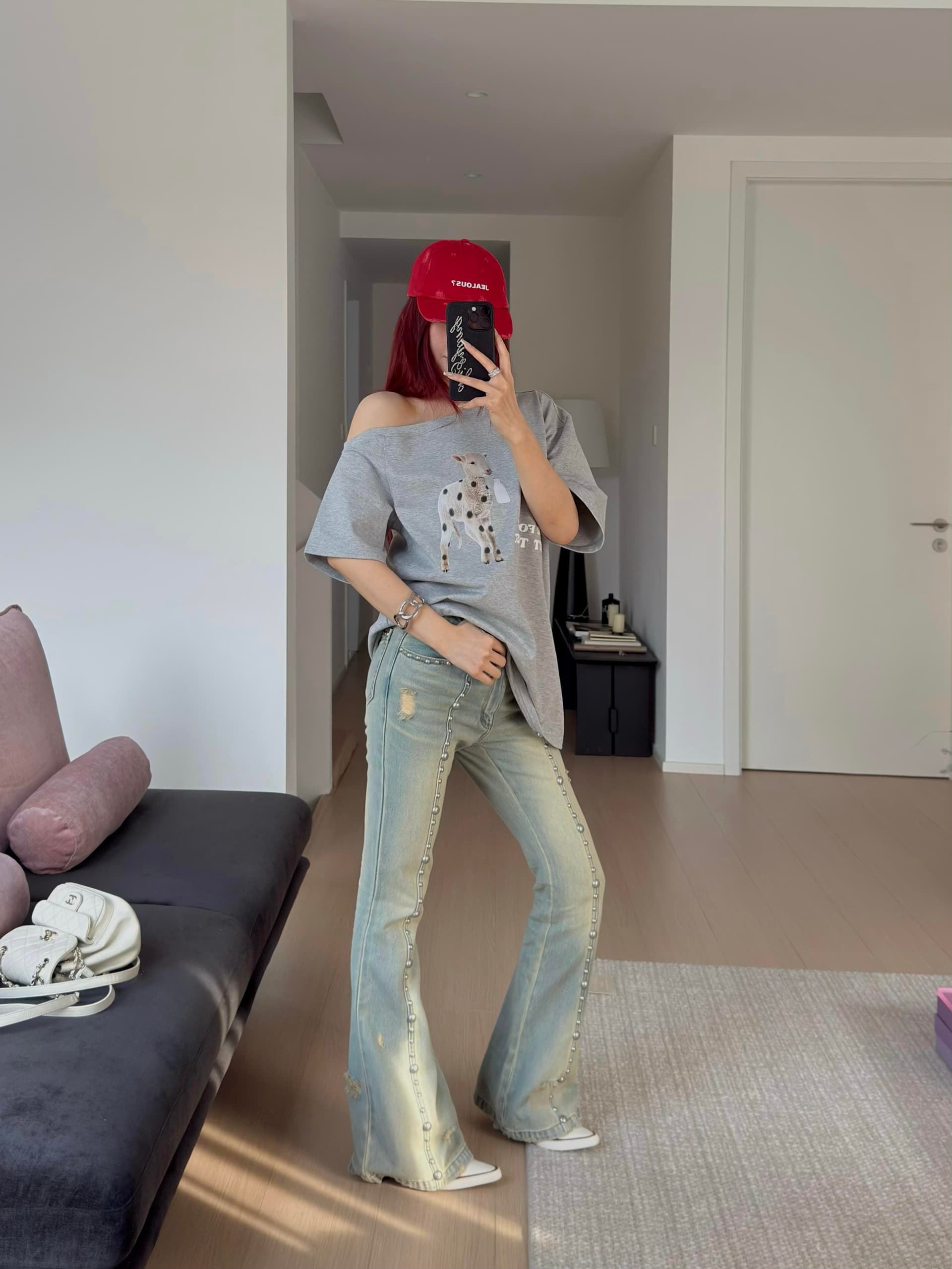 알파벳 어린 양 프린트 비스듬한 어깨 반팔 티셔츠 여성 ins 여름 아메리칸 레트로 루즈핏 느긋한 오프숄더 디자인 센스 맨위 이미지 2