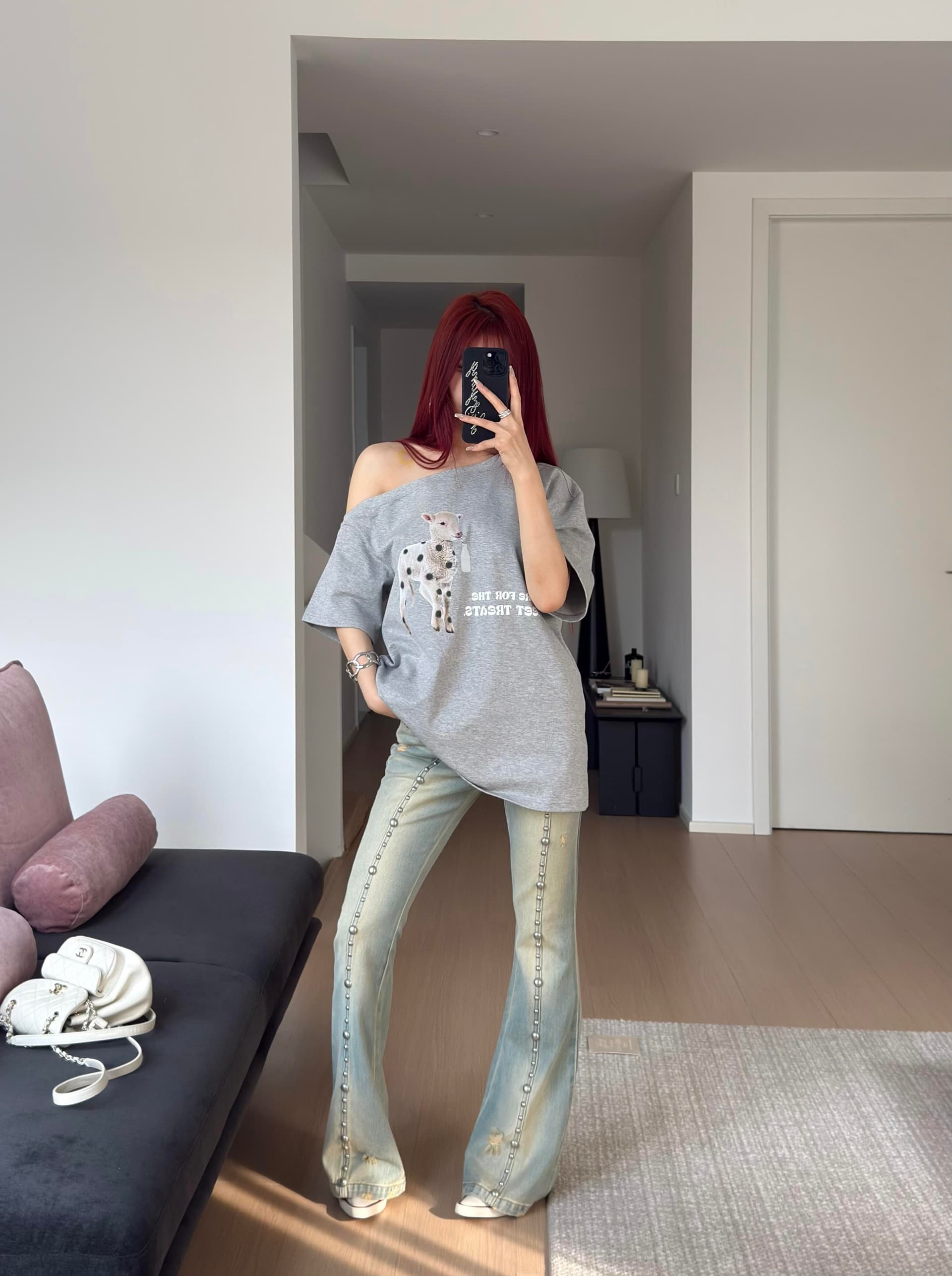 알파벳 어린 양 프린트 비스듬한 어깨 반팔 티셔츠 여성 ins 여름 아메리칸 레트로 루즈핏 느긋한 오프숄더 디자인 센스 맨위 이미지 3