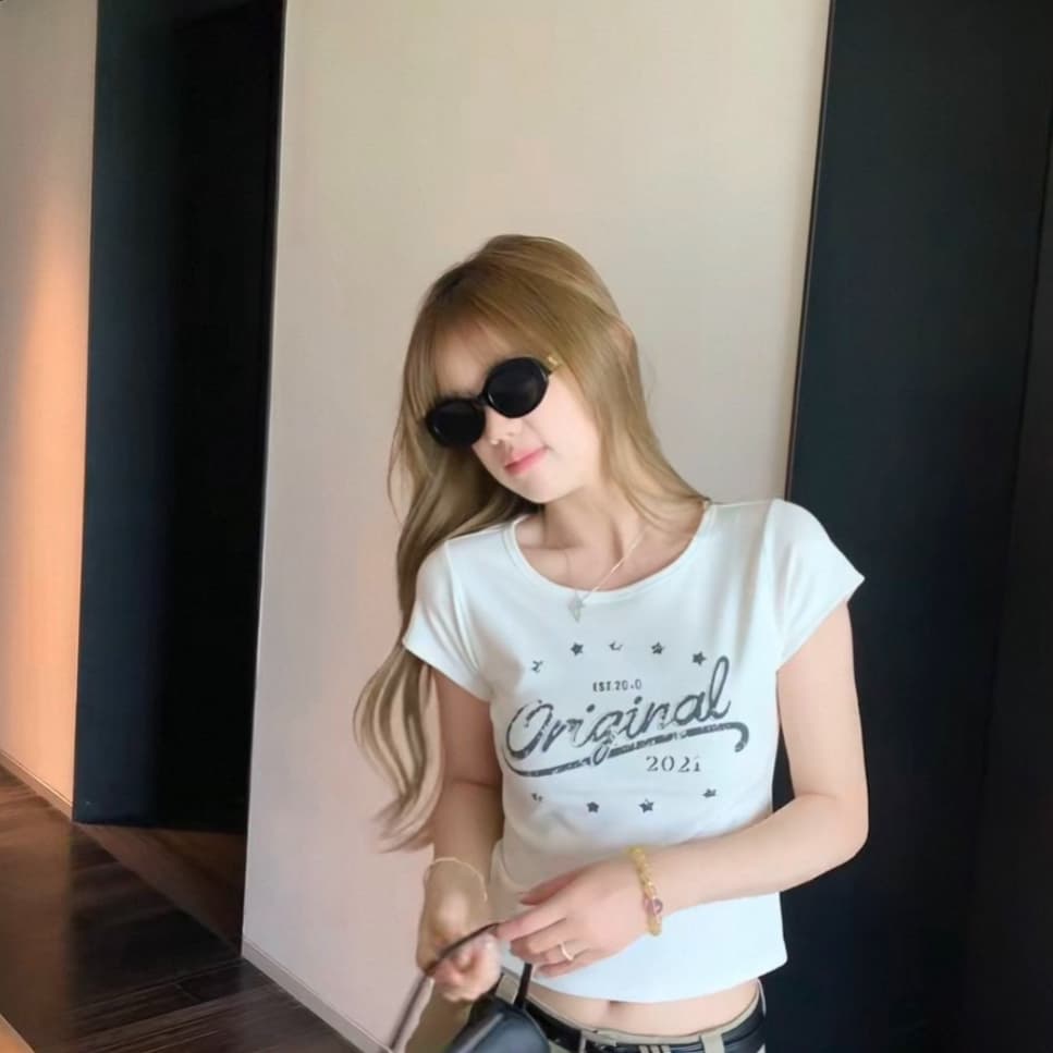 레트로 인쇄물 화이트 긍정적 인 어깨 반팔 티셔츠 여성 여름 새로운 몸매 가꾸기 라운드 넥 프린트 쇼트 스타일 맨위