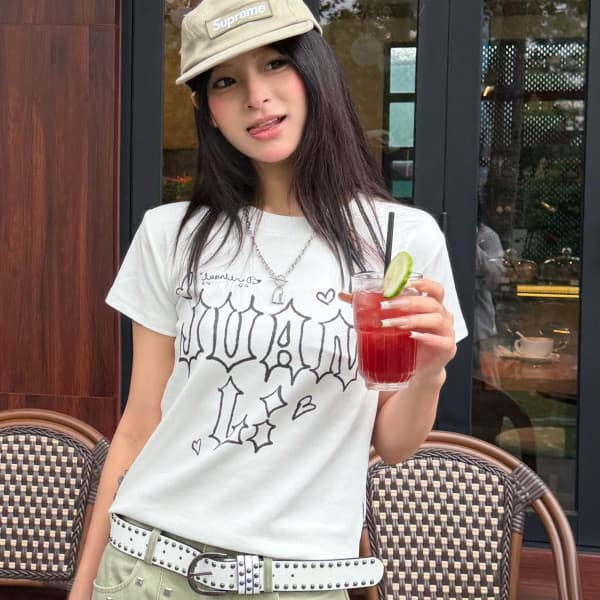 아메리칸 레트로 수채화 알파벳 프린트 반팔 티셔츠 여성 긍정적 인 어깨 여름 몸매 가꾸기 슬림해 보이는 맨위 상세 이미지 1