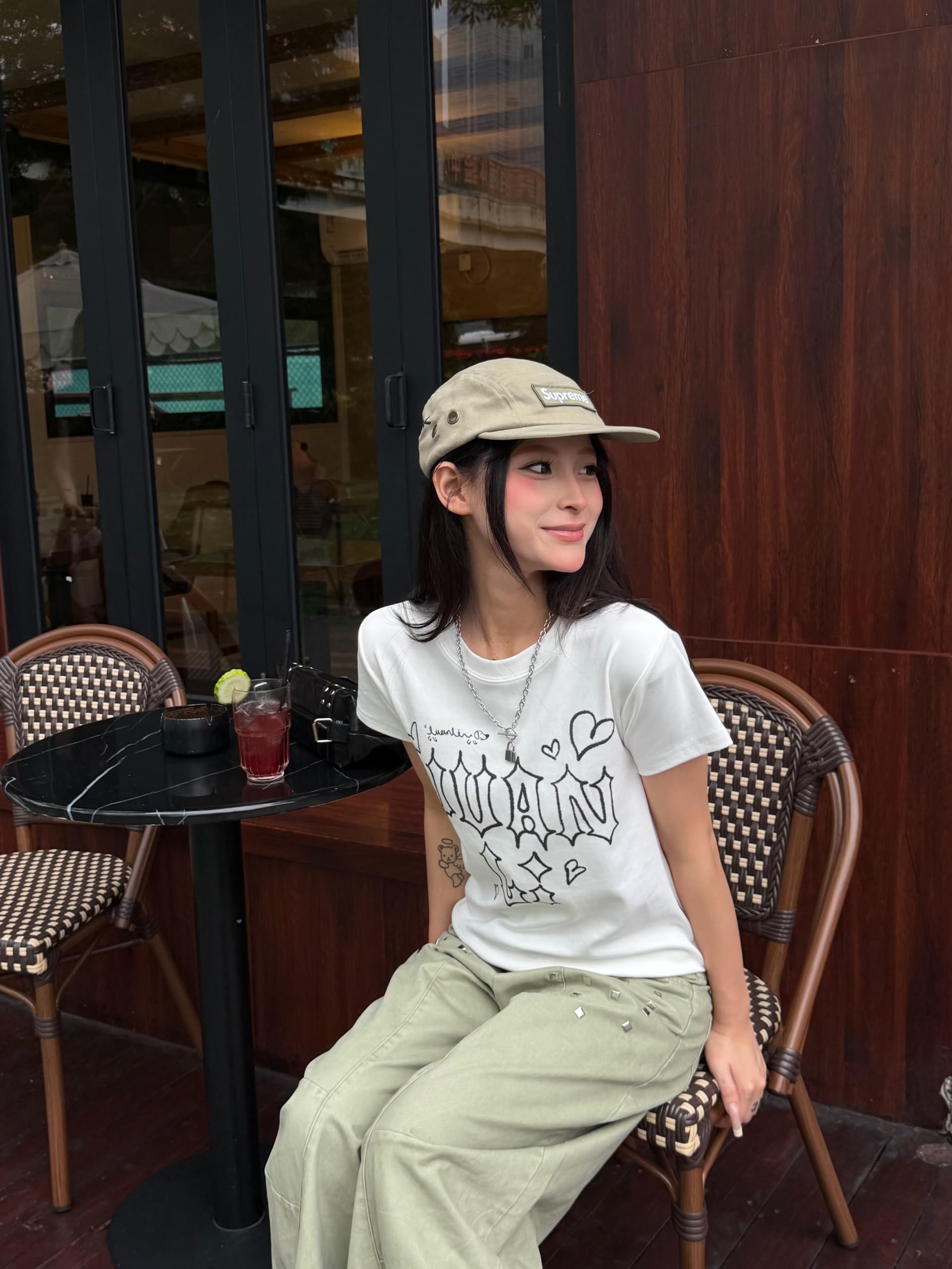 아메리칸 레트로 수채화 알파벳 프린트 반팔 티셔츠 여성 긍정적 인 어깨 여름 몸매 가꾸기 슬림해 보이는 맨위 상세 이미지 3