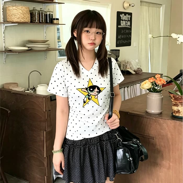 아메리칸 도트 무늬 알파벳 V넥 긍정적 인 어깨 반팔 티셔츠 여성 여름 2026 새로운 몸매 가꾸기 슬림해 보이는 핫걸 쇼트 스타일 맨위 이미지 2