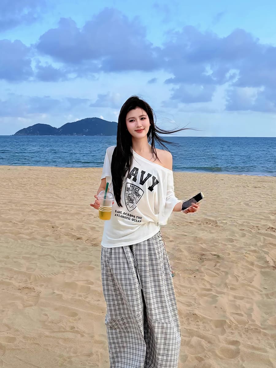 작은 대중 레트로 휘장 운동 프린트 몸매 가꾸기 슬림해 보이는 순면 편안함 비스듬한 어깨 반팔 티셔츠 맨위 여성 상세 이미지 4
