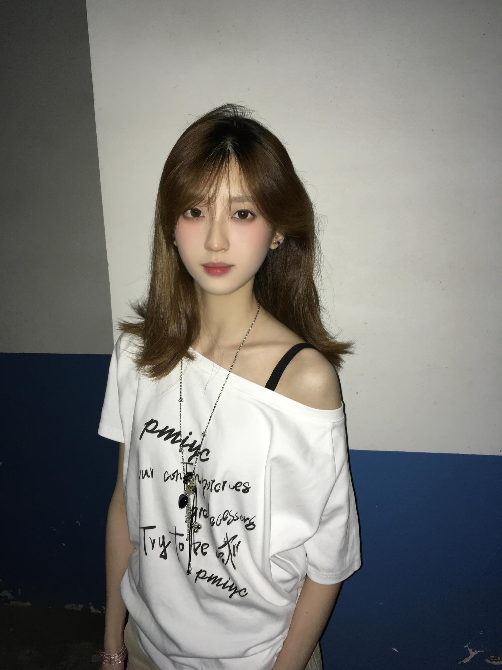 레트로 비스듬한 어깨 스케치 알파벳 반팔 티셔츠 여성 여름 새로운 캐주얼 다용도 루즈핏 슬림해 보이는 맨위 트렌디 이미지 3