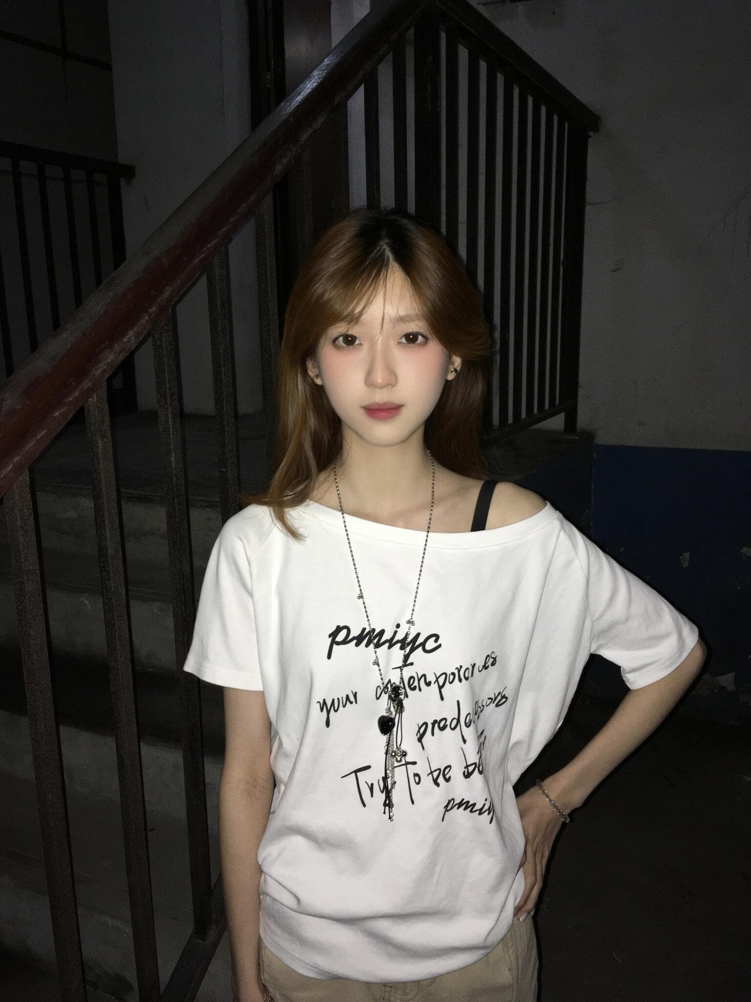 레트로 비스듬한 어깨 스케치 알파벳 반팔 티셔츠 여성 여름 새로운 캐주얼 다용도 루즈핏 슬림해 보이는 맨위 트렌디 상세 이미지 2