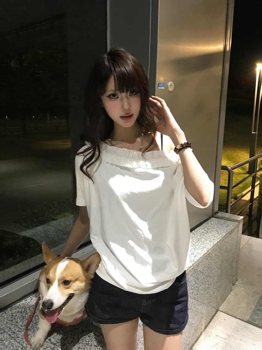 한 부서 ins 미니멀리즘 잘 생긴 비스듬한 어깨 프릴 반팔 티셔츠 여성 2026 년 여름 고유 한 아름다운 다용도 맨위 상세 이미지 1