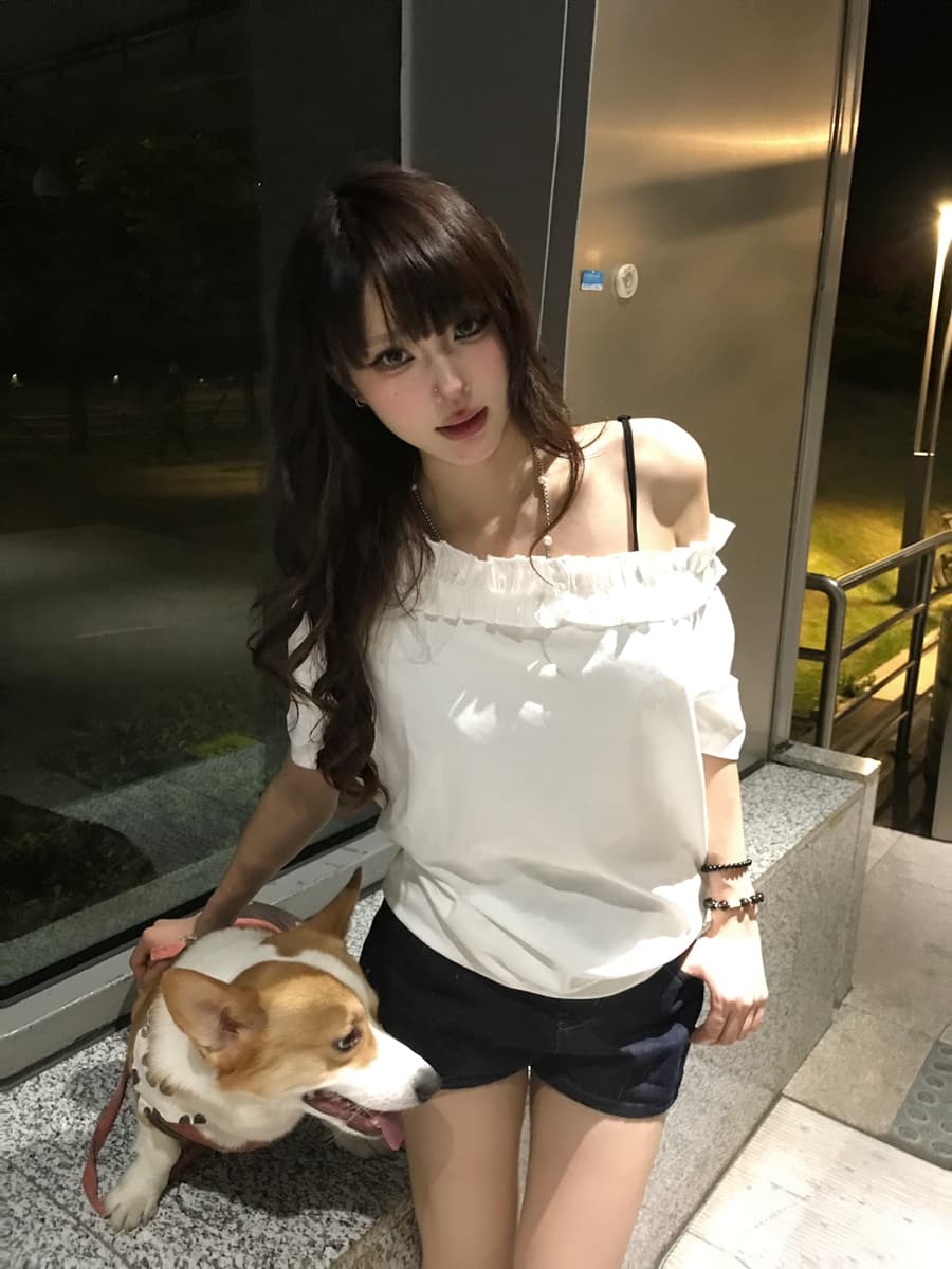 한 부서 ins 미니멀리즘 잘 생긴 비스듬한 어깨 프릴 반팔 티셔츠 여성 2026 년 여름 고유 한 아름다운 다용도 맨위 상세 이미지 2