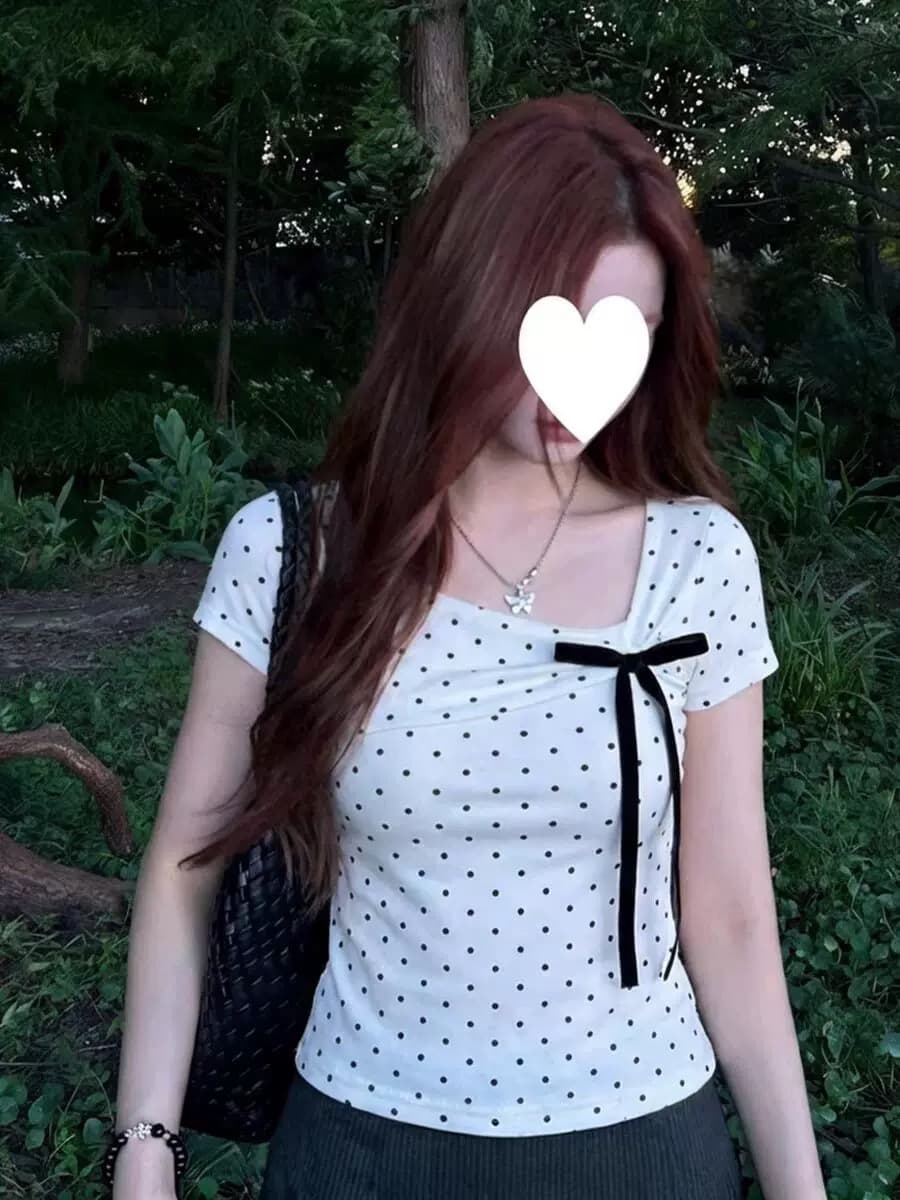도트 무늬 긍정적 인 어깨 반팔 티셔츠 여성 여름 나비 매듭 디자인 센스 고유 한 몸매 가꾸기 쇼트 스타일 한 첨부 된 의류 슈퍼 잘 생긴 상세 이미지 4