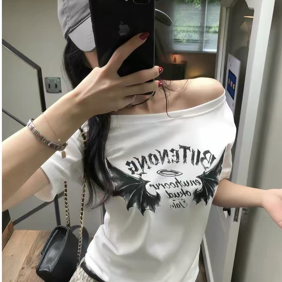 아메리칸 레트로 화이트 알파벳 프린트 비스듬한 어깨 반팔 티셔츠 여성 여름 디자인 센스 몸매 가꾸기 슬림해 보이는 핫걸 맨위