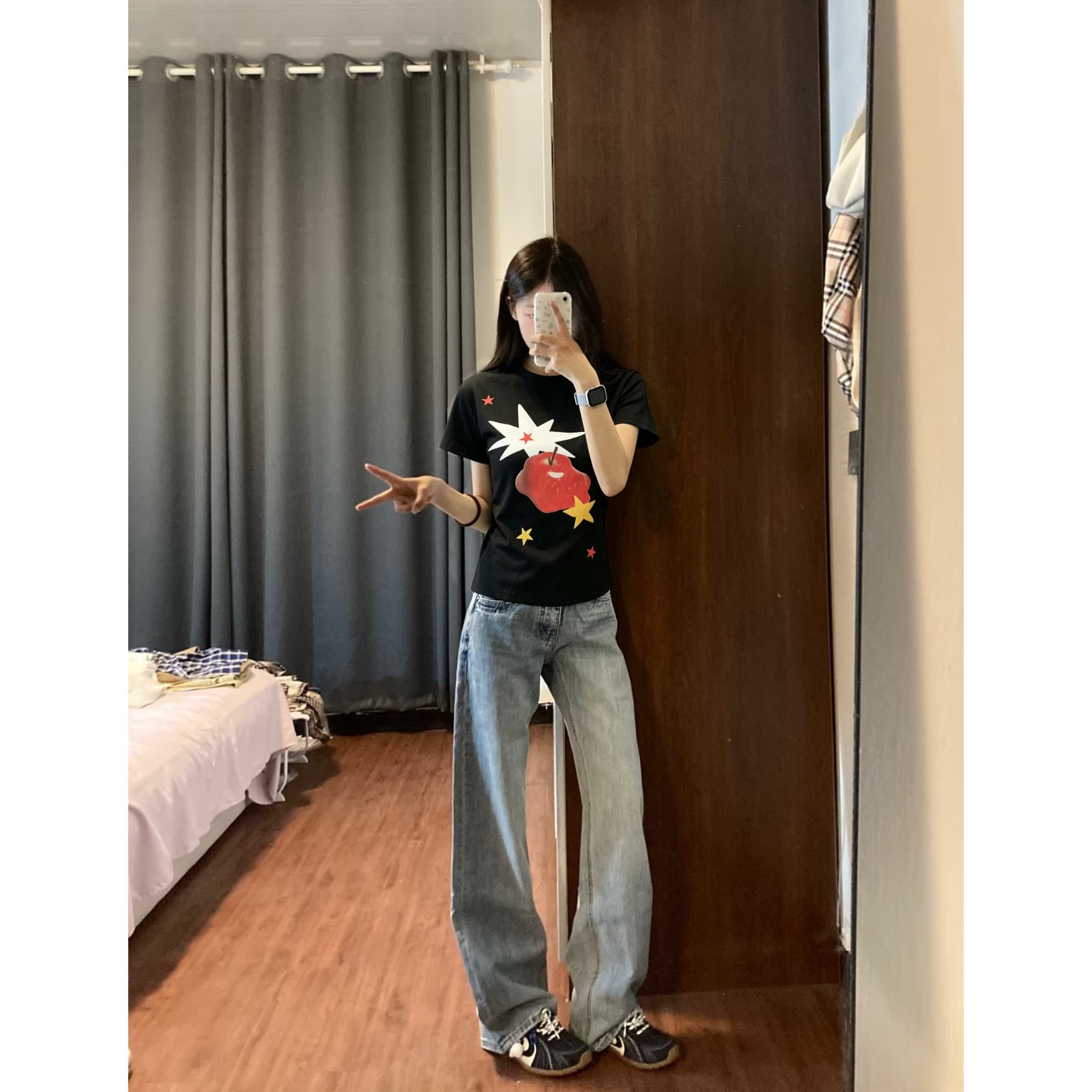 아메리칸 핫걸 검정색 긍정적 인 어깨 애플 프린트 반팔 티셔츠 여성 학원 스타일 몸매 가꾸기 슬림해 보이는 디자인 센스 bm 맨위 이미지 2