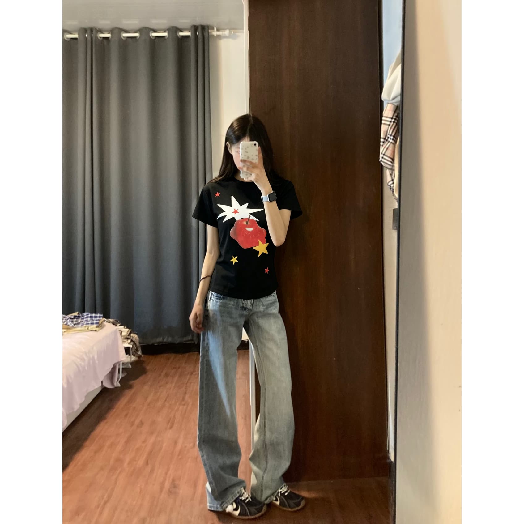 아메리칸 핫걸 검정색 긍정적 인 어깨 애플 프린트 반팔 티셔츠 여성 학원 스타일 몸매 가꾸기 슬림해 보이는 디자인 센스 bm 맨위 상세 이미지 2