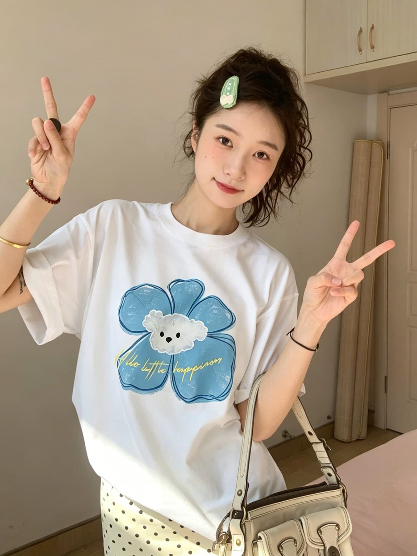 화이트 라운드 넥 꽃 프린트 루즈핏 반팔 티셔츠 여성 2026 여름 슈퍼 화재 연령 감소 다용도 부드러운 바람 맨위 이미지 3