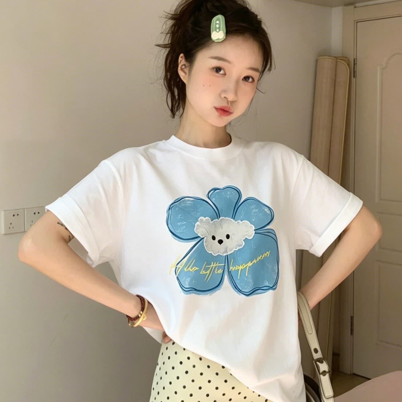 화이트 라운드 넥 꽃 프린트 루즈핏 반팔 티셔츠 여성 2026 여름 슈퍼 화재 연령 감소 다용도 부드러운 바람 맨위 상세 이미지 1