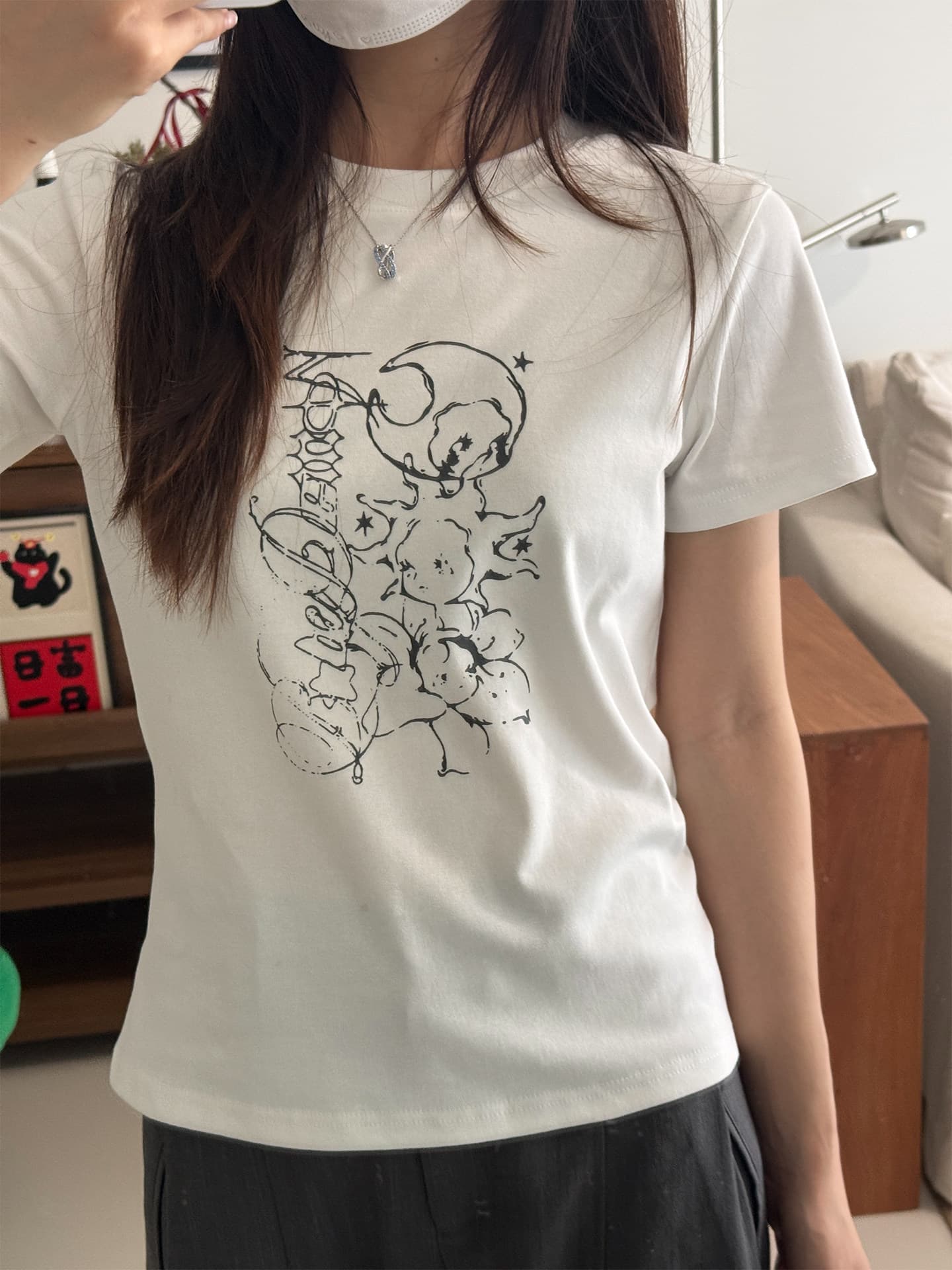 아메리칸 긍정적 인 어깨 화이트 라운드 넥 반팔 티셔츠 여성 여름 만화 프린트 디자인 센스 몸매 가꾸기 맨위 상세 이미지 4