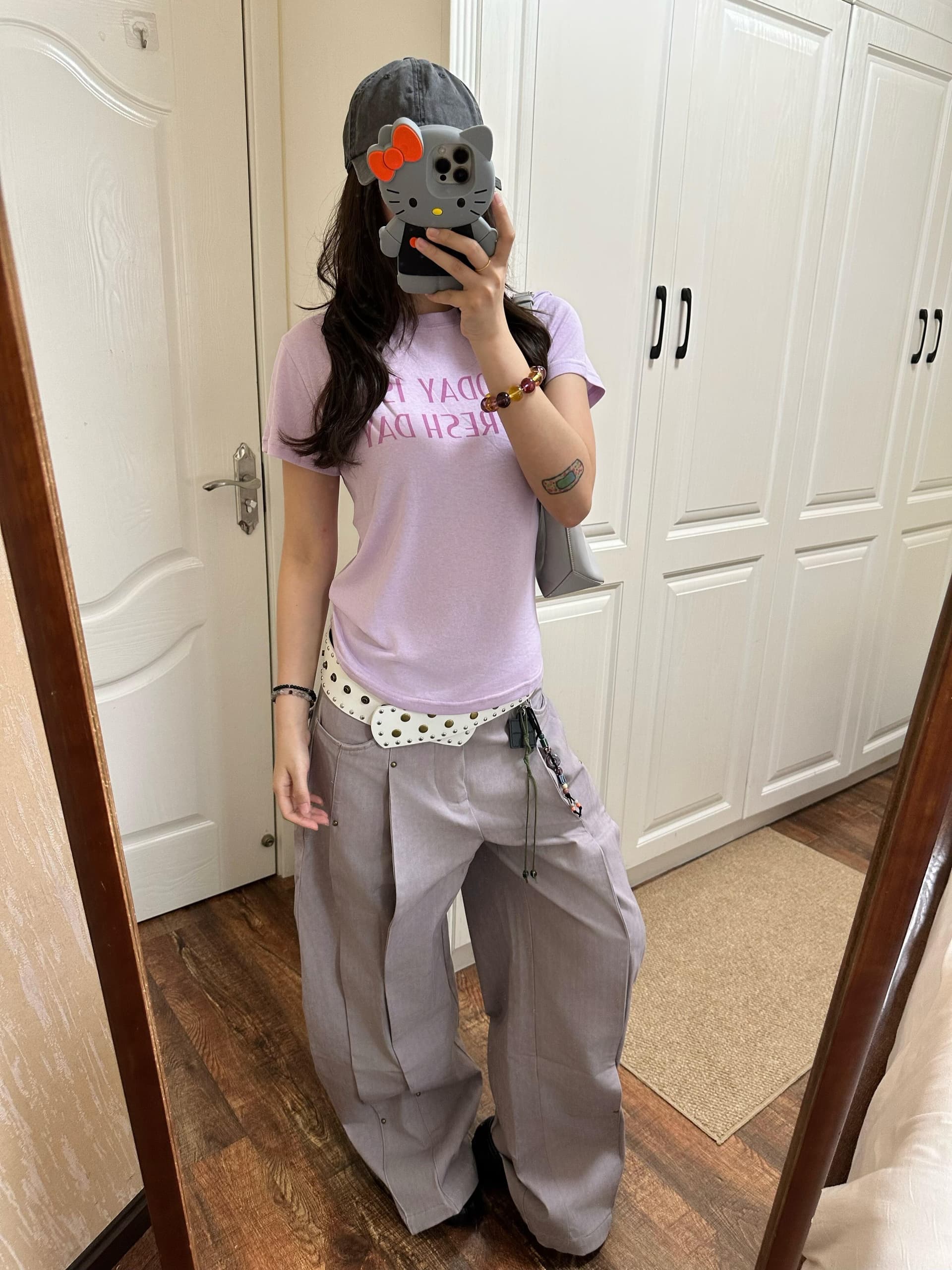 아메리칸 알파벳 프린트 바이올렛 긍정적 인 어깨 반팔 티셔츠 여성 여름 몸매 가꾸기 슬림해 보이는 외국 가스 연령 감소 맨위 상세 이미지 5