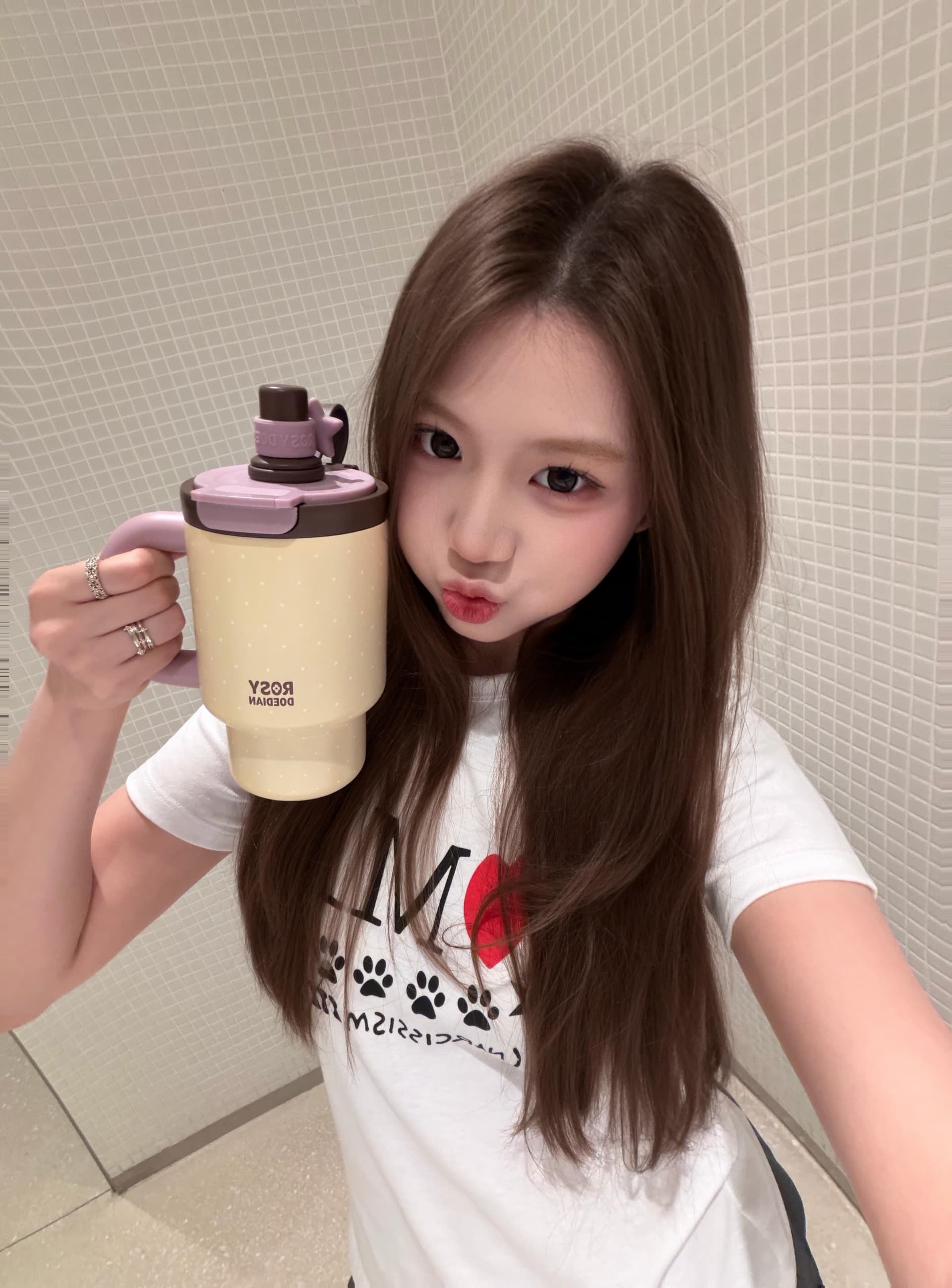아메리칸 미니멀리즘 바람 알파벳 하트 발자국 인쇄 반팔 티셔츠 여성 여름 새로운 몸매 가꾸기 긍정적 인 어깨 다용도 작은 대중 맨위 이미지 2