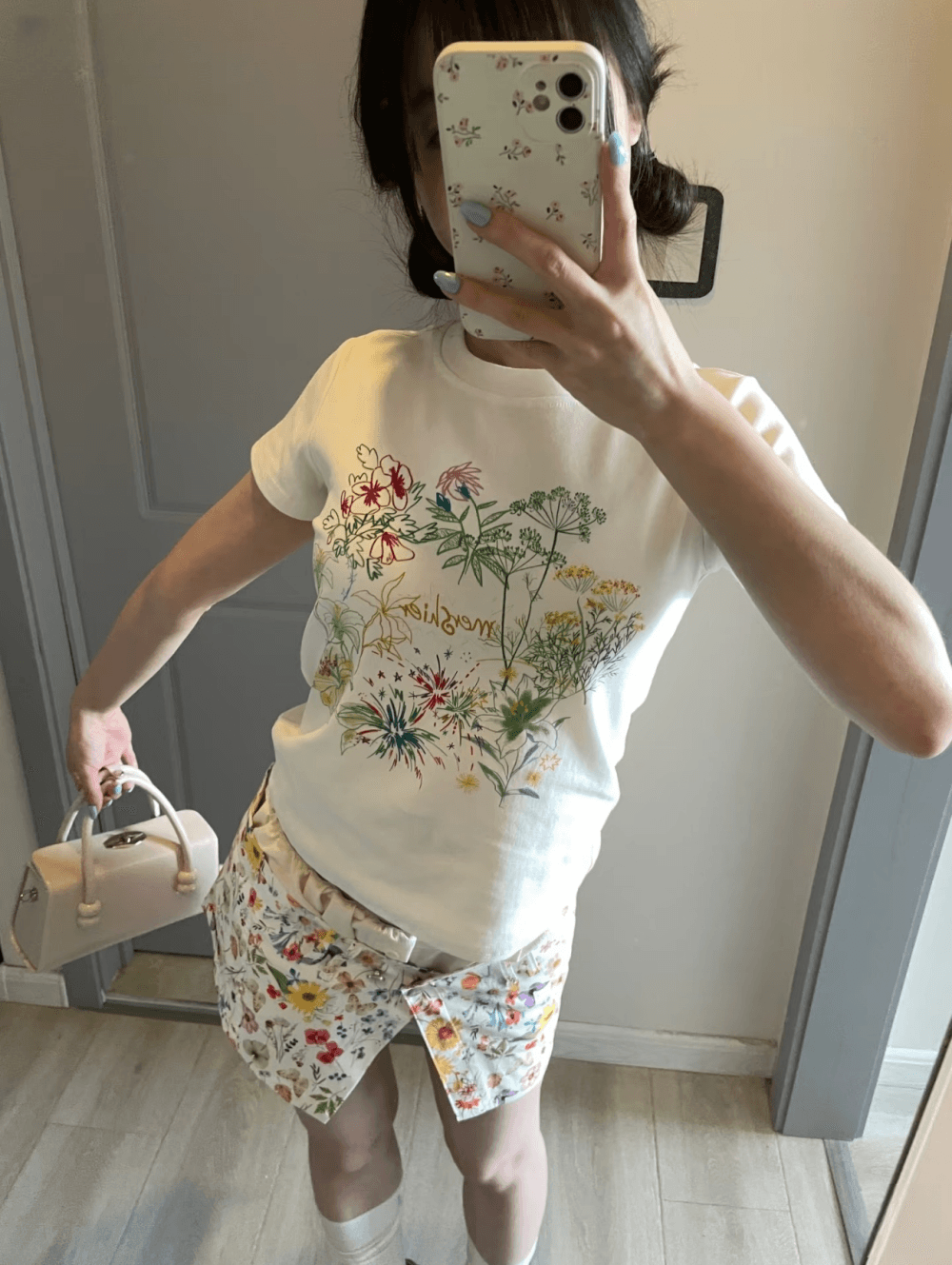 한 부서 소녀 수채화 꽃 프린트 긍정적 인 어깨 반팔 티셔츠 여름 몸매 가꾸기 다용도 쇼트 스타일 맨위 상세 이미지 2
