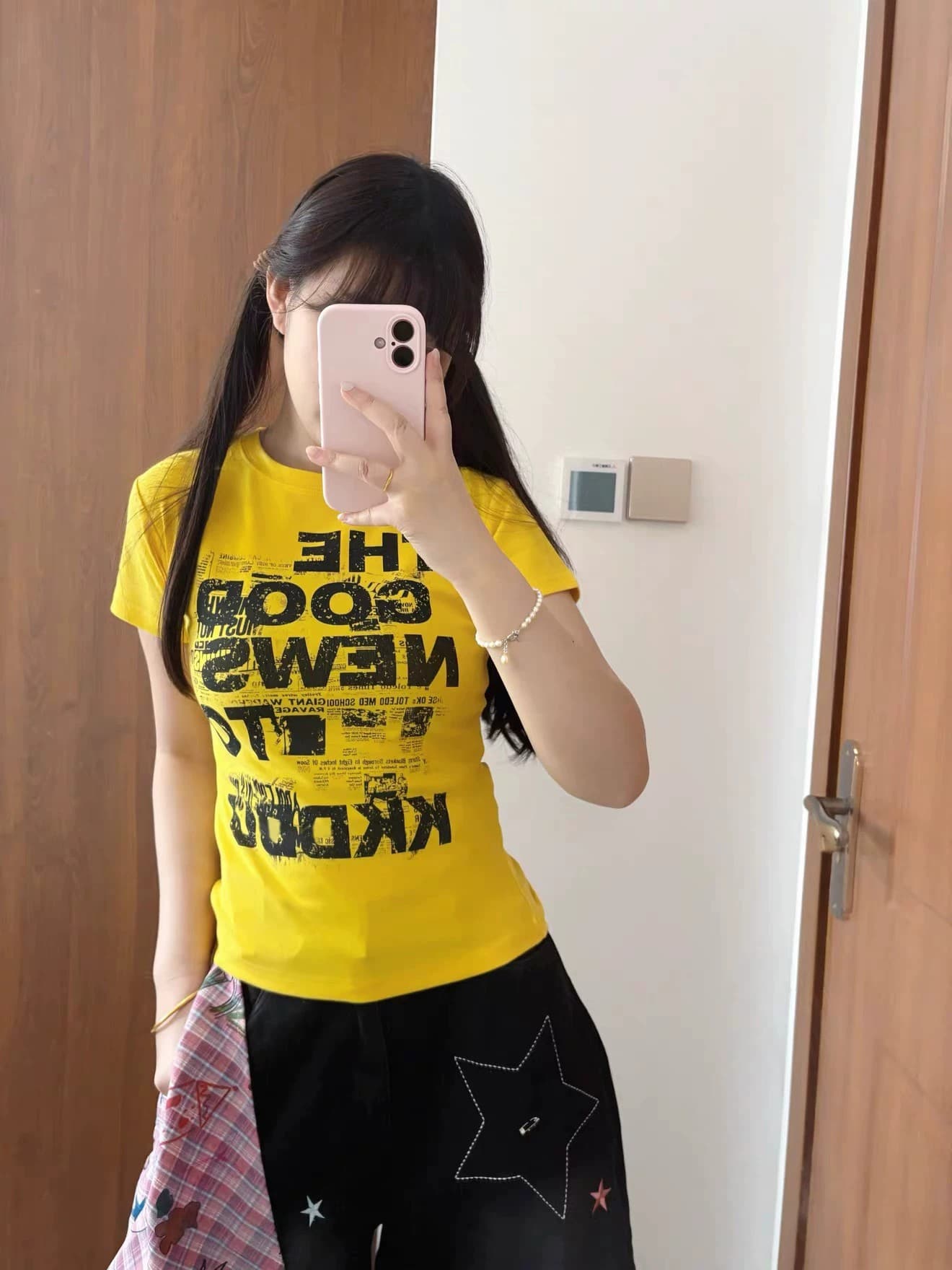 아메리칸 레트로 알파벳 프린트 긍정적 인 어깨 반팔 티셔츠 여성 여름 착용 가져 가라. 몸매 가꾸기 슬림해 보이는 쇼트 스타일 y2k 핫걸 맨위 이미지 2
