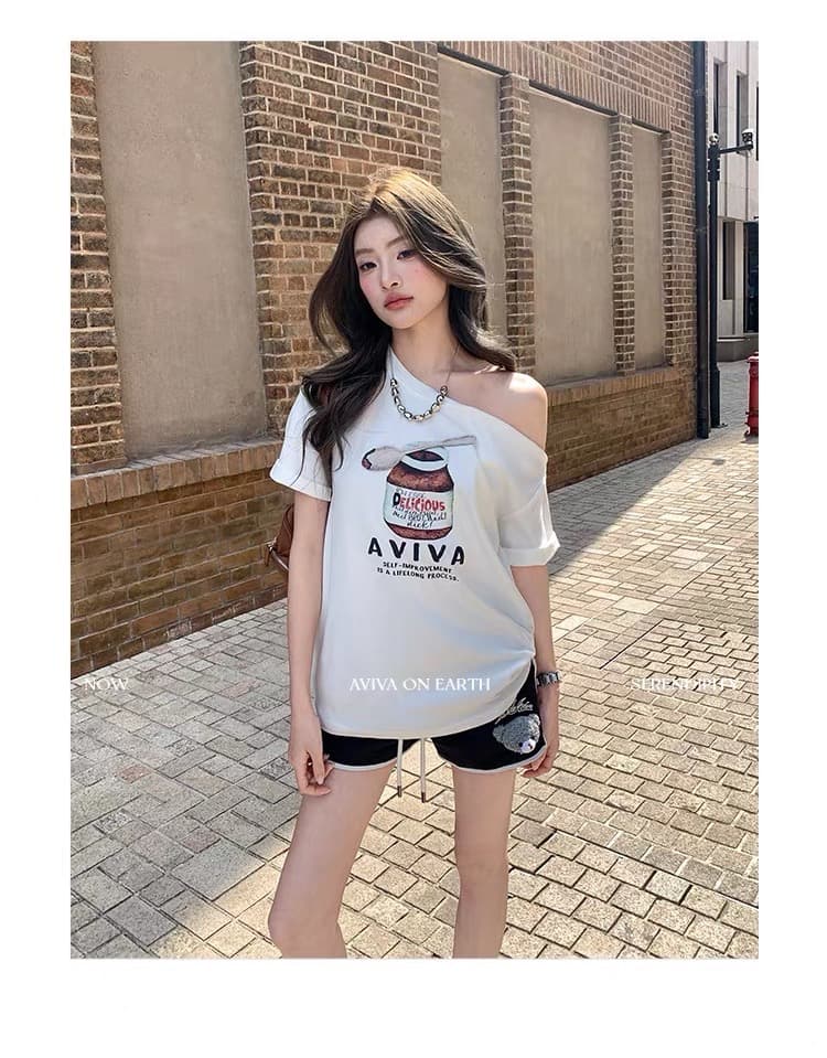 화이트 알파벳 프린트 비스듬한 어깨 반팔 맨위 여성 여름 Chic 디자인 센스 둘 착용 루즈핏 오프숄더 티셔츠 상세 이미지 3