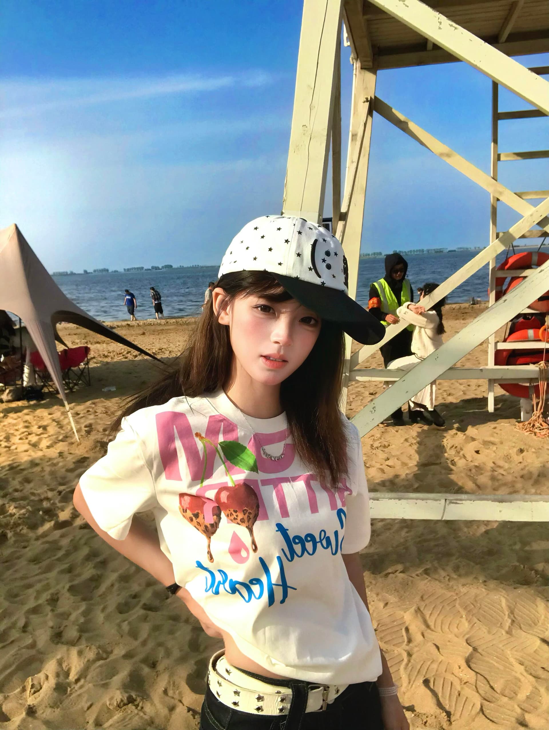 아메리칸 레트로 화이트 긍정적 인 어깨 티셔츠 여성 여름 체리 애플 프린트 반팔 몸매 가꾸기 슬림해 보이는 핫걸 짧은 맨위 이미지 2
