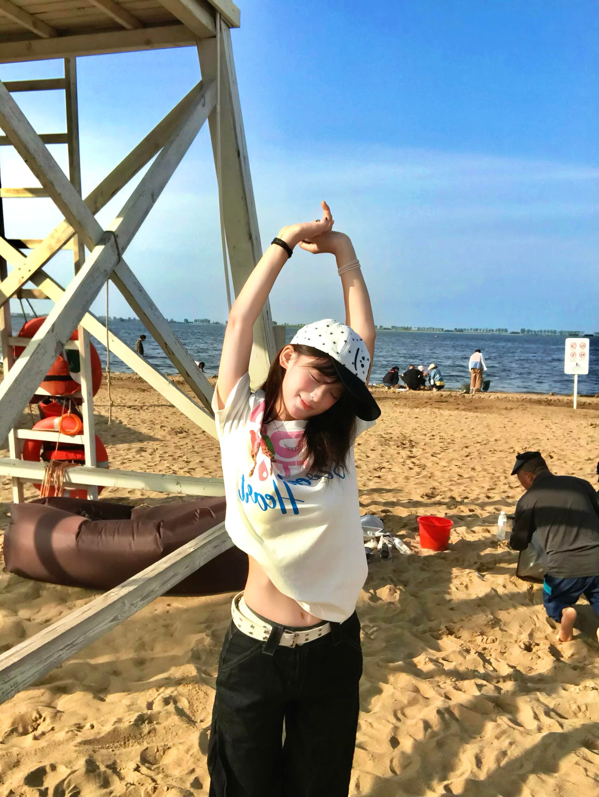 아메리칸 레트로 화이트 긍정적 인 어깨 티셔츠 여성 여름 체리 애플 프린트 반팔 몸매 가꾸기 슬림해 보이는 핫걸 짧은 맨위 상세 이미지 4