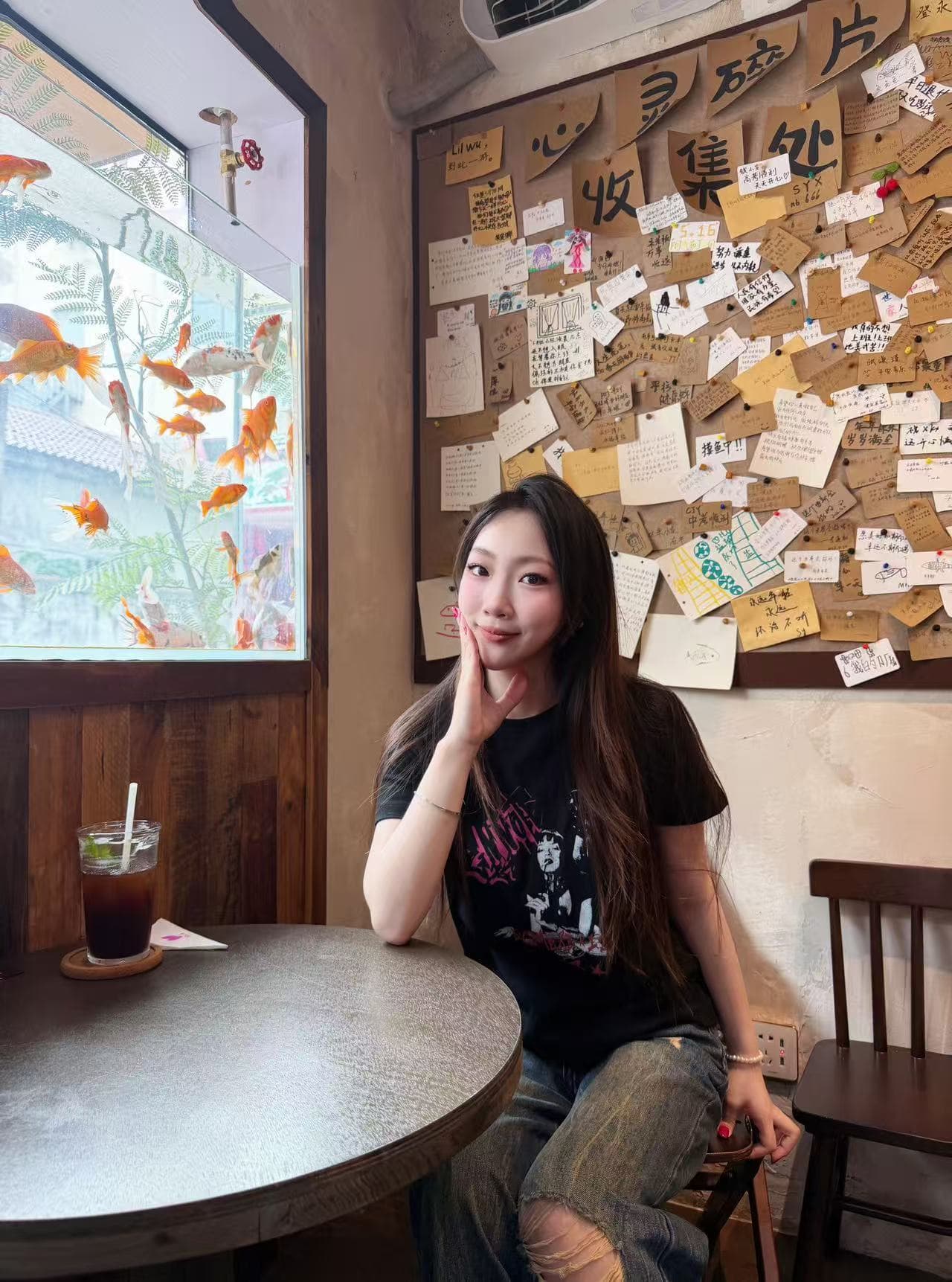 아메리칸 레트로 록 프린트 반팔 티셔츠 여성 몸매 가꾸기 허리 수축 슬림해 보이는 검정색 핫걸 긍정적 인 어깨 쇼트 스타일 맨위 여름 이미지 3