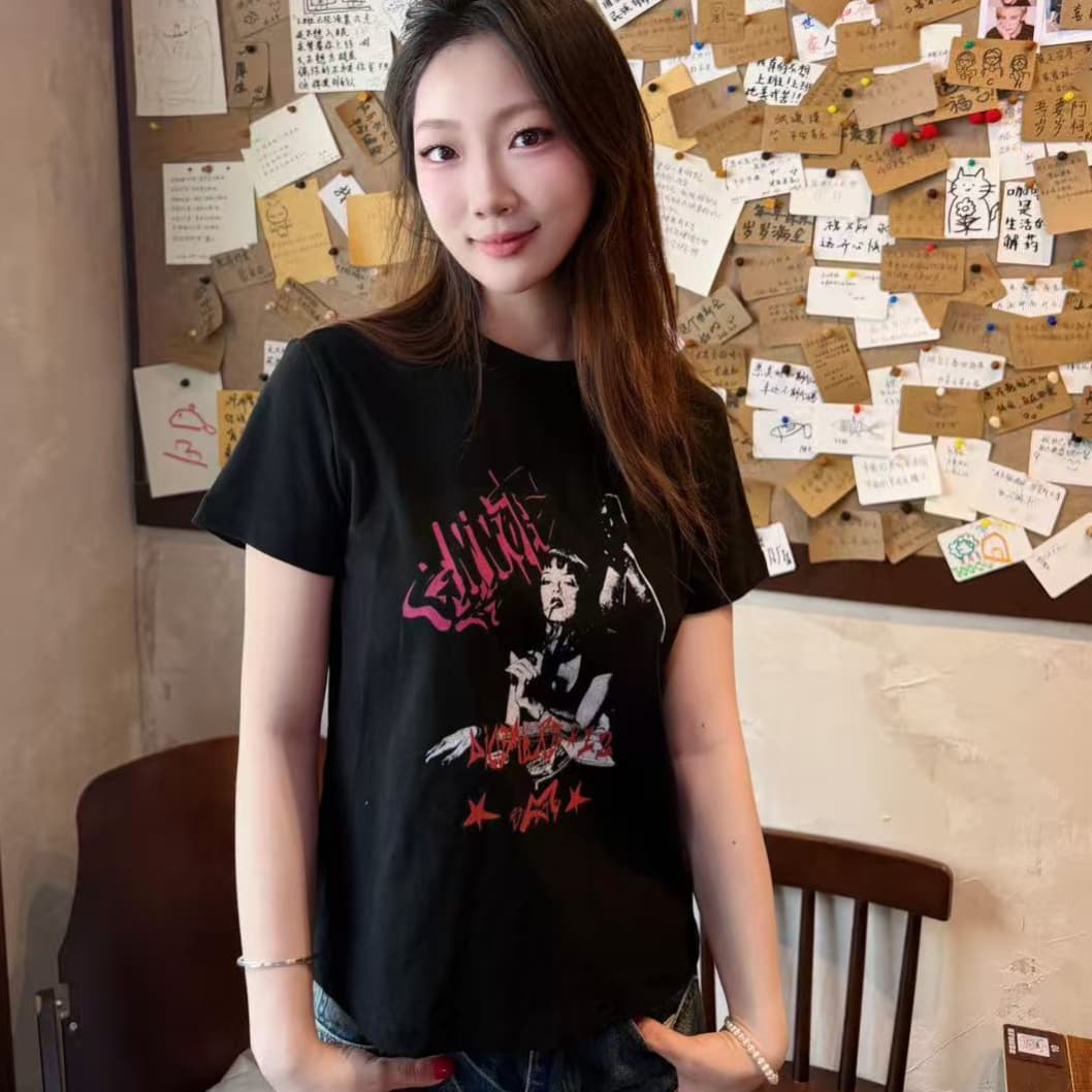 아메리칸 레트로 록 프린트 반팔 티셔츠 여성 몸매 가꾸기 허리 수축 슬림해 보이는 검정색 핫걸 긍정적 인 어깨 쇼트 스타일 맨위 여름