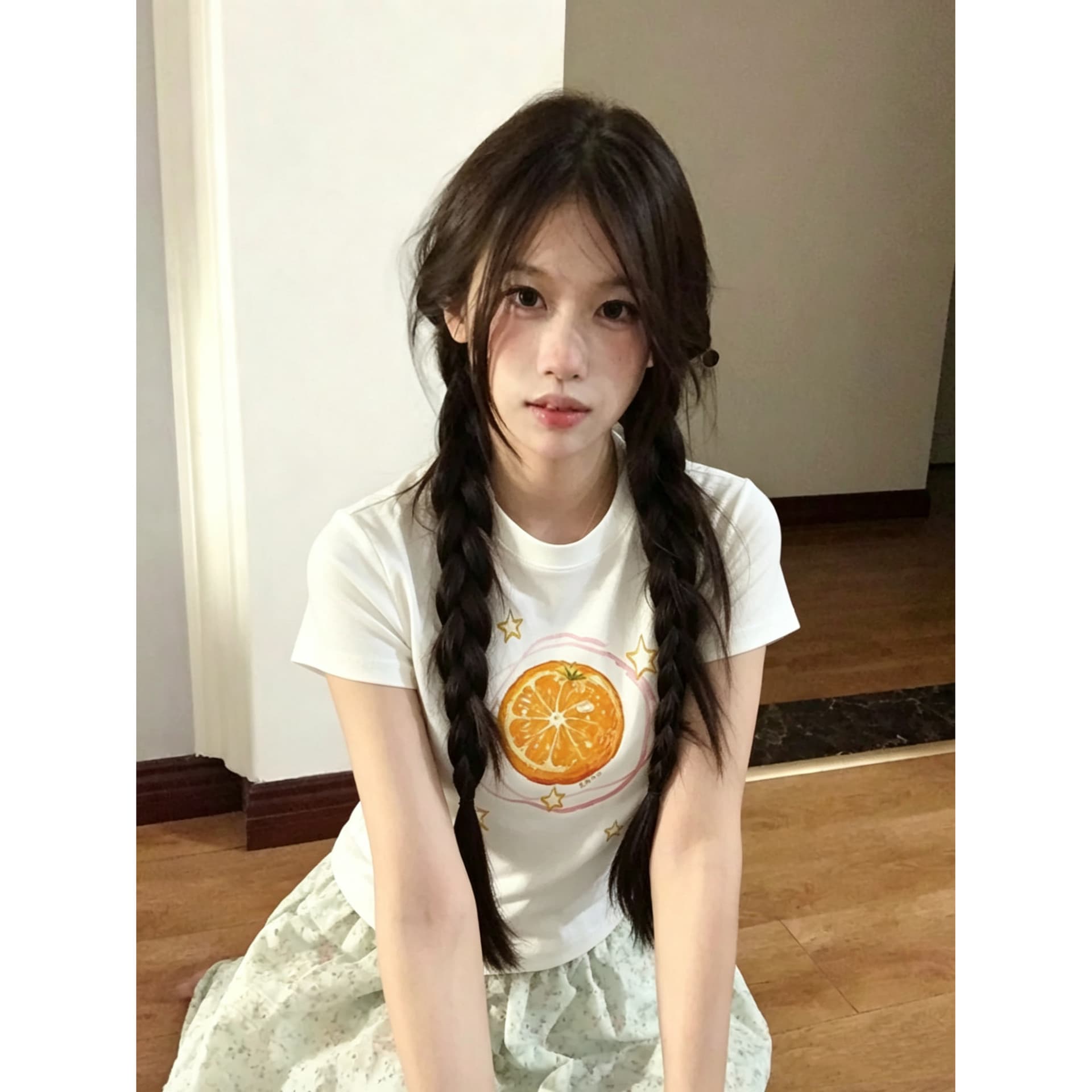 아메리칸 긍정적 인 어깨 주황색 프린트 반팔 티셔츠 여성 화이트 라운드 넥 몸매 가꾸기 슬림해 보이는 다용도 작은 키 착용 잡아라. 의류 이미지 4