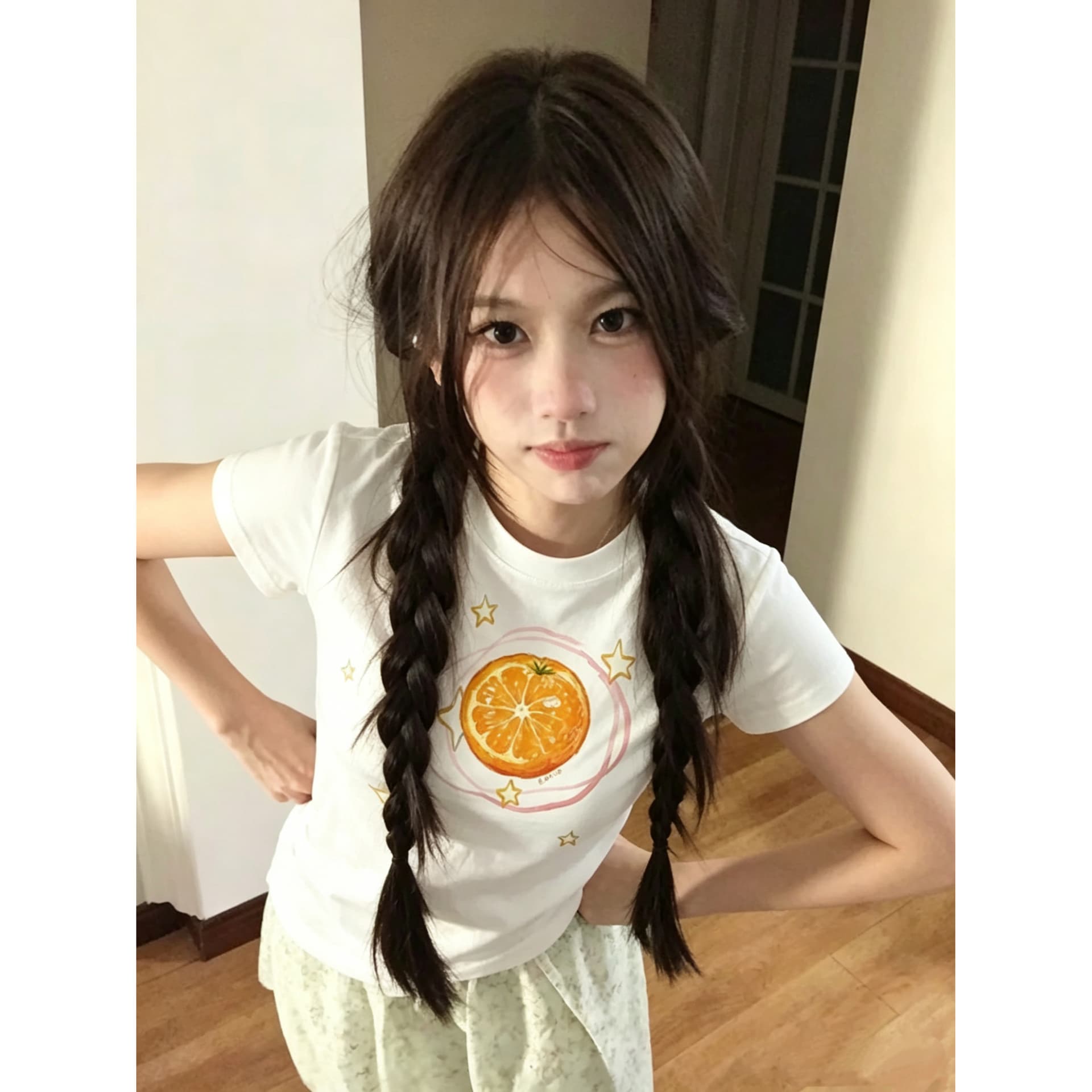 아메리칸 긍정적 인 어깨 주황색 프린트 반팔 티셔츠 여성 화이트 라운드 넥 몸매 가꾸기 슬림해 보이는 다용도 작은 키 착용 잡아라. 의류 상세 이미지 2