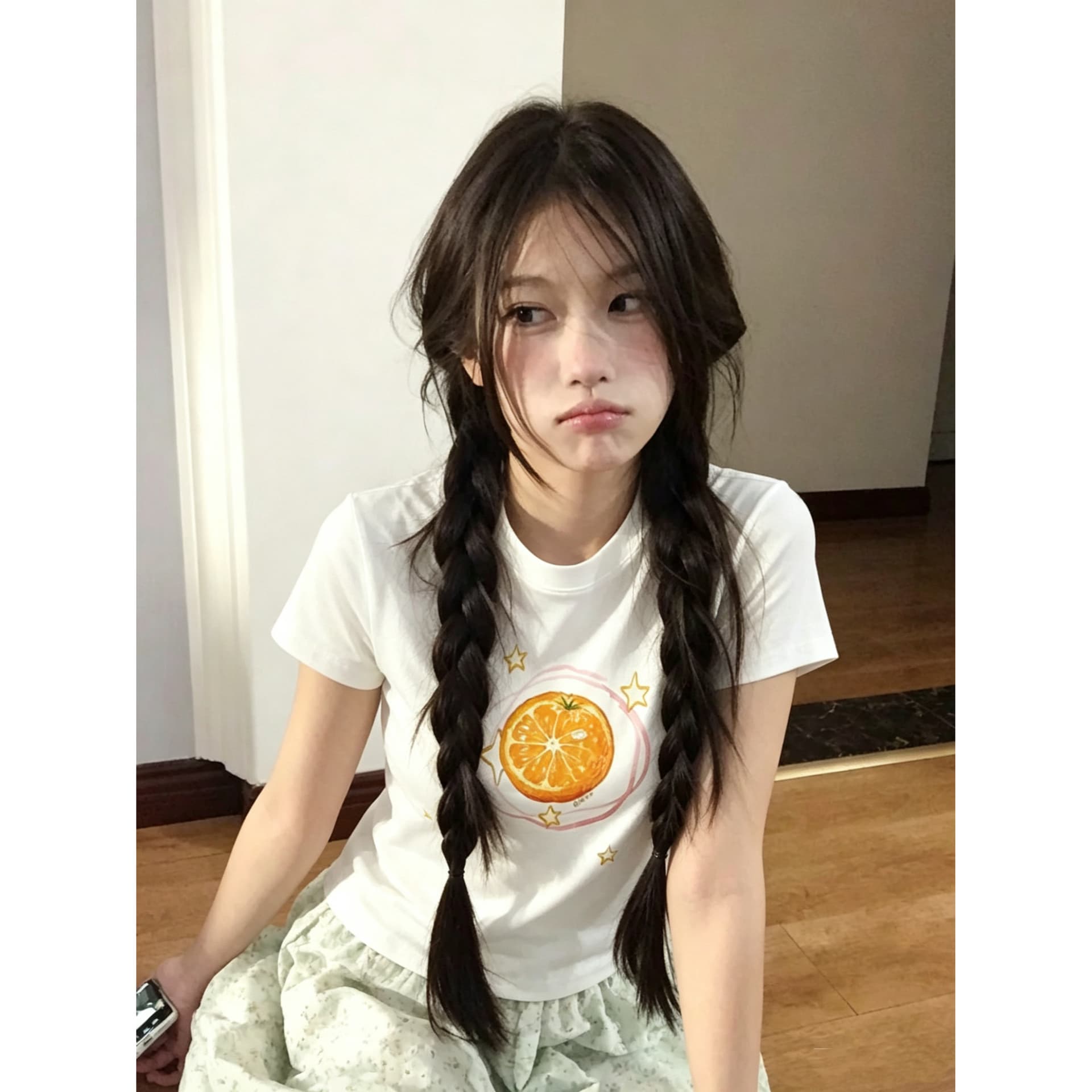 아메리칸 긍정적 인 어깨 주황색 프린트 반팔 티셔츠 여성 화이트 라운드 넥 몸매 가꾸기 슬림해 보이는 다용도 작은 키 착용 잡아라. 의류 상세 이미지 4