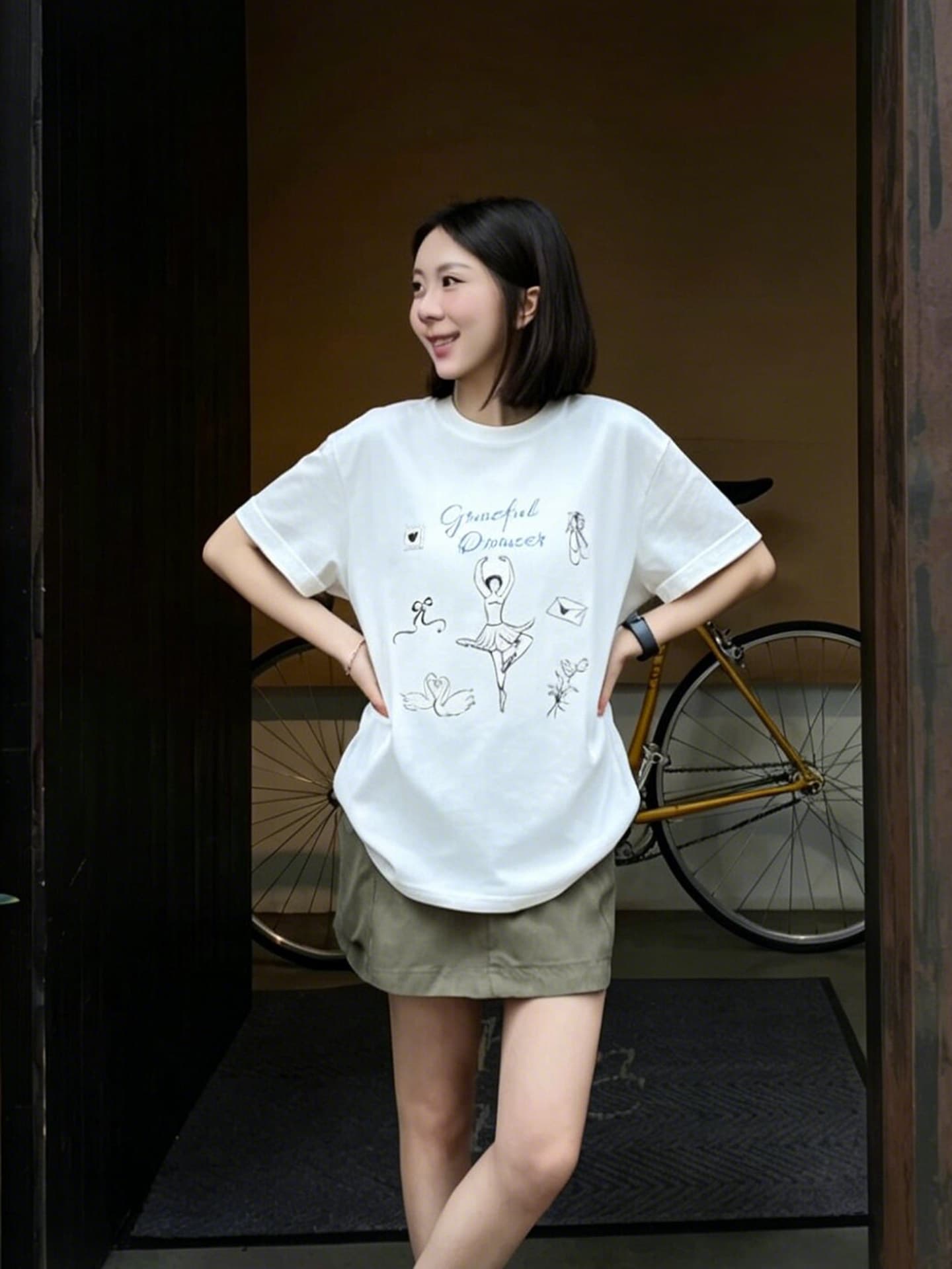 한 부서 발레 댄서 알파벳 프린트 반팔 티셔츠 여성 여름 디자인 센스 루즈핏 캐주얼 다용도 맨위 이미지 2