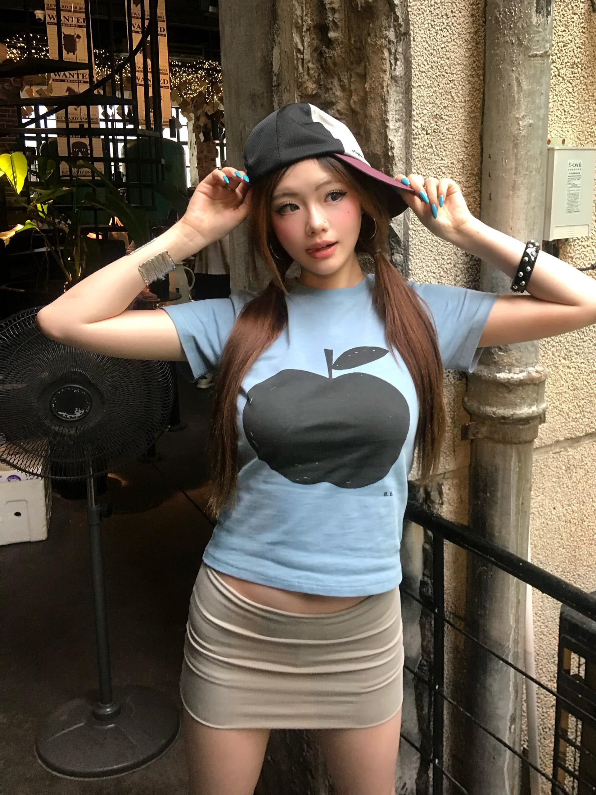 작은 대중 느긋한 바람 파란색 디스플레이 화이트 긍정적 인 어깨 반팔 티셔츠 여성 여름 몸매 가꾸기 슬림해 보이는 Chic 고유 한 쇼트 스타일 작은 셔츠 상세 이미지 1