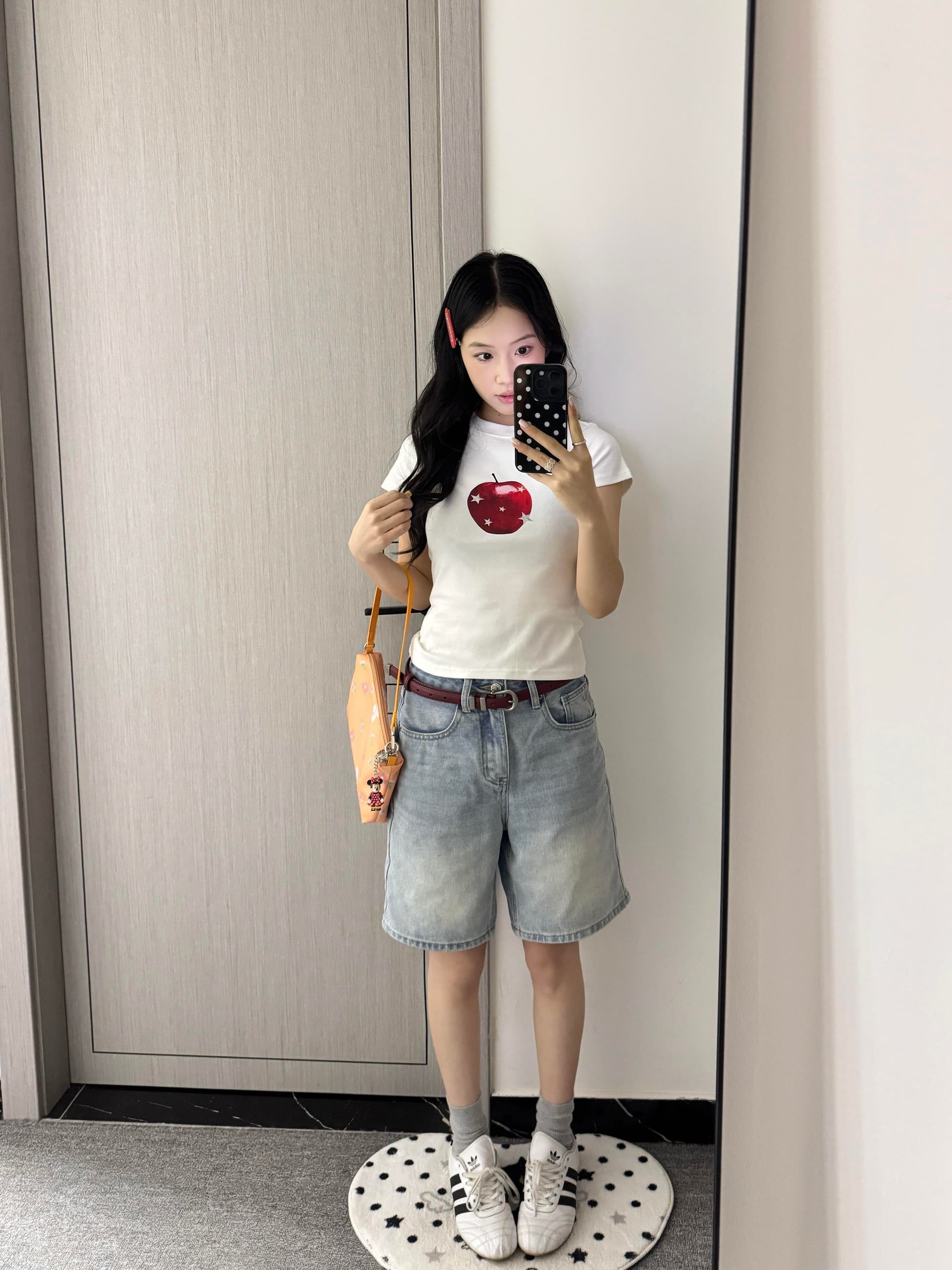 작은 대중 별 애플 일러스트레이션 프린트 몸매 가꾸기 슬림해 보이는 순면 편안함 긍정적 인 어깨 쇼트 스타일 반팔 티셔츠 여성 상세 이미지 4