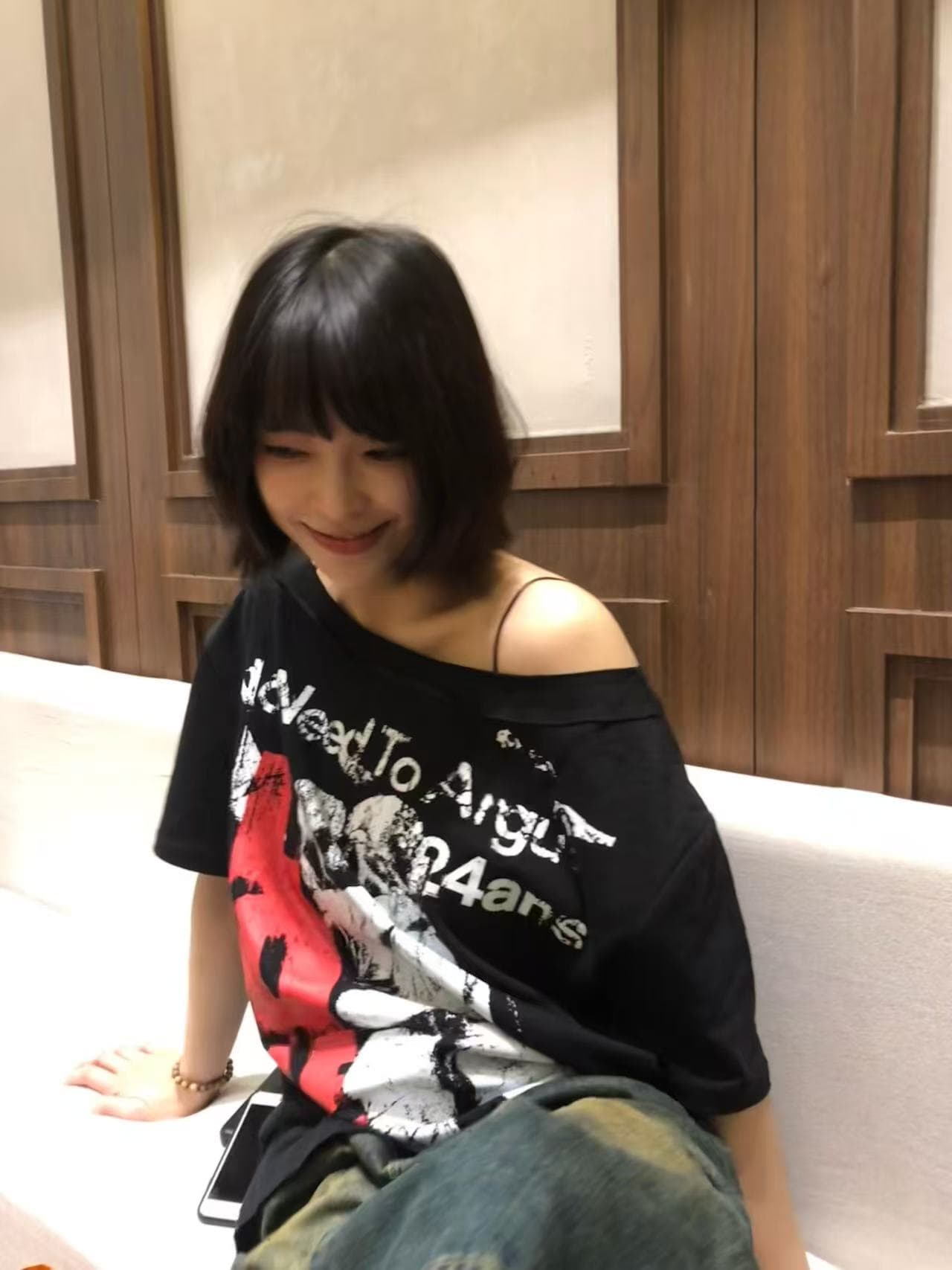 아메리칸 레트로 알파벳 인물 프린트 비스듬한 어깨 반팔 티셔츠 여성 여름 루즈핏 캐주얼 다용도 슬림해 보이는 맨위 트렌디 상세 이미지 2