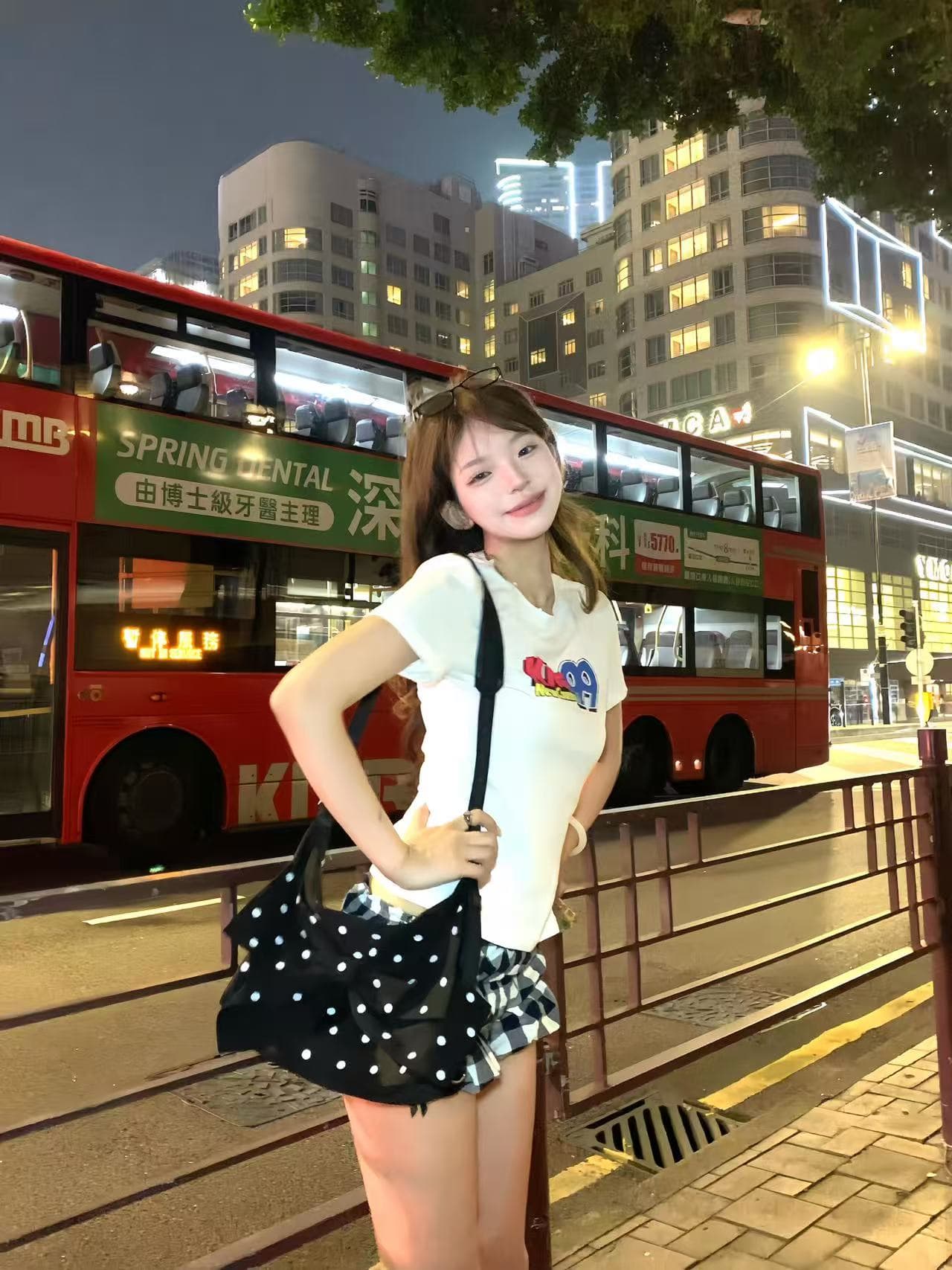 작은 대중 운동 숫자 프린트 몸매 가꾸기 슬림해 보이는 순면 편안함 긍정적 인 어깨 쇼트 스타일 반팔 티셔츠 맨위 여성 이미지 3
