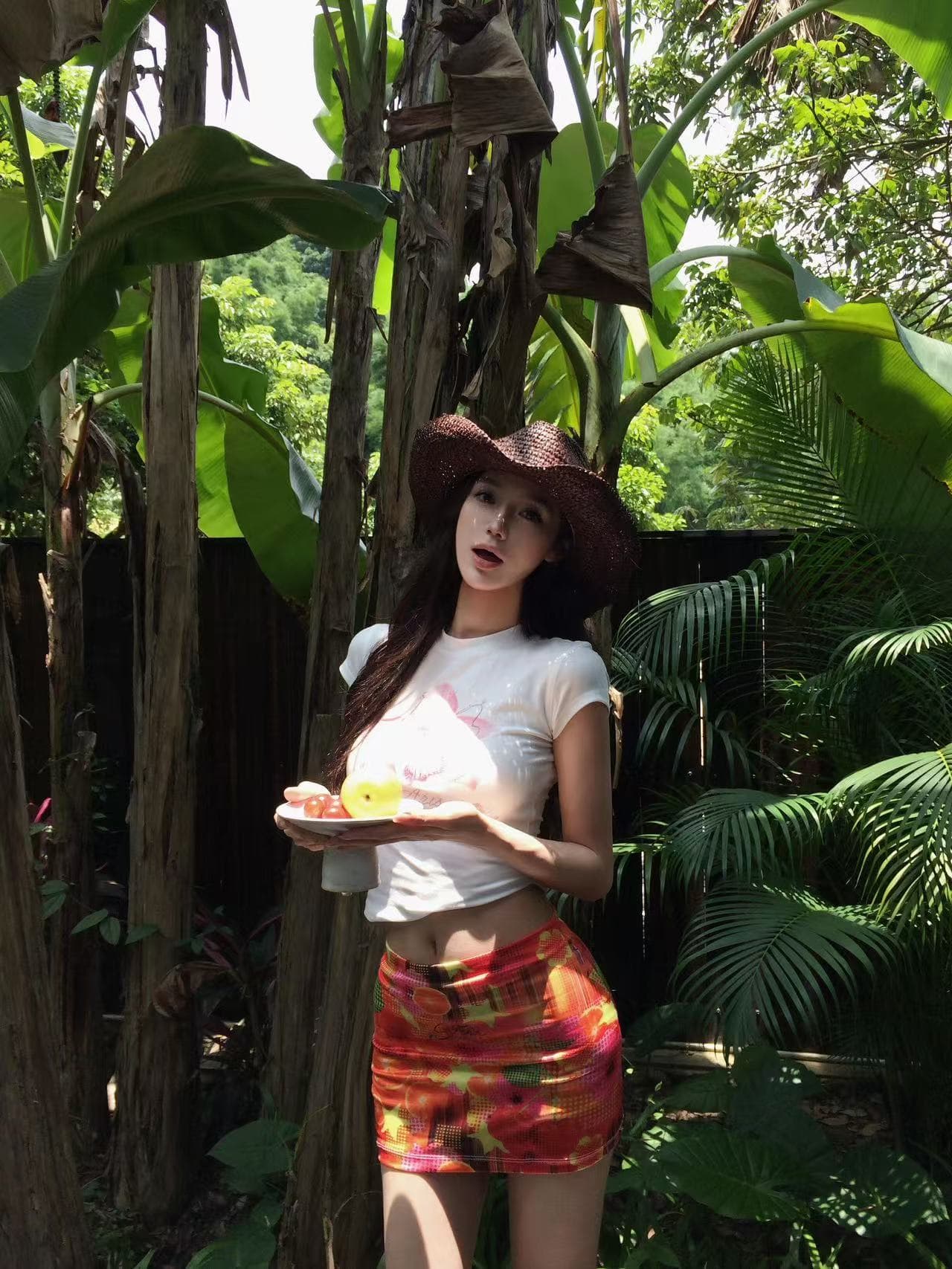 한 부서 ins 핫걸 바람 몸매 가꾸기 쇼트 스타일 티셔츠 여성 여름 재미있는 식물 꽃무늬 프린트 높음 폭탄 슬림해 보이는 연령 감소 이미지 4