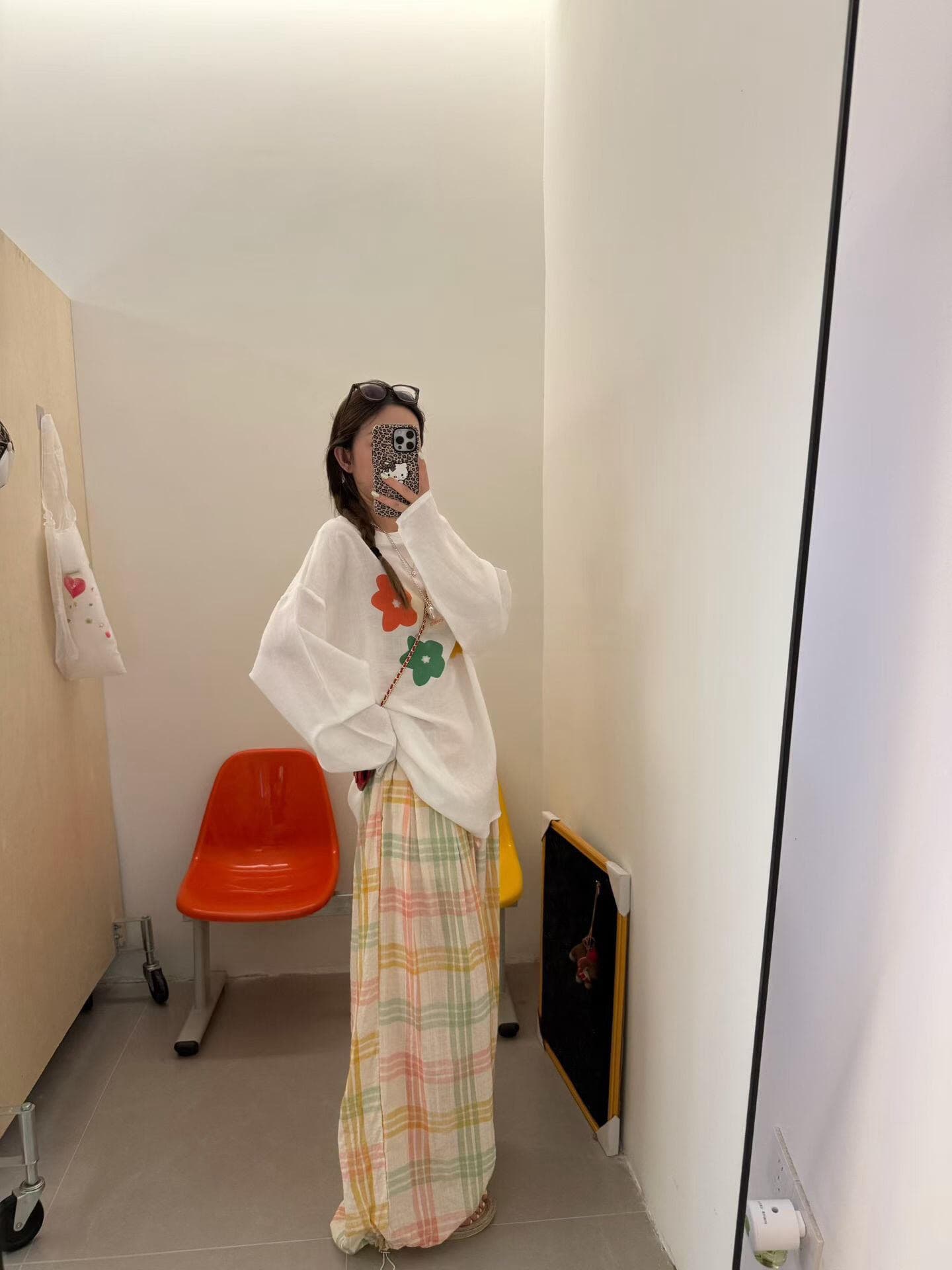 여름 만화 바람 색상 꽃 프린트 긴팔 티셔츠 여성 다용도 슬림해 보이는 면 린넨 맨위 자외선 차단 의류 이미지 4