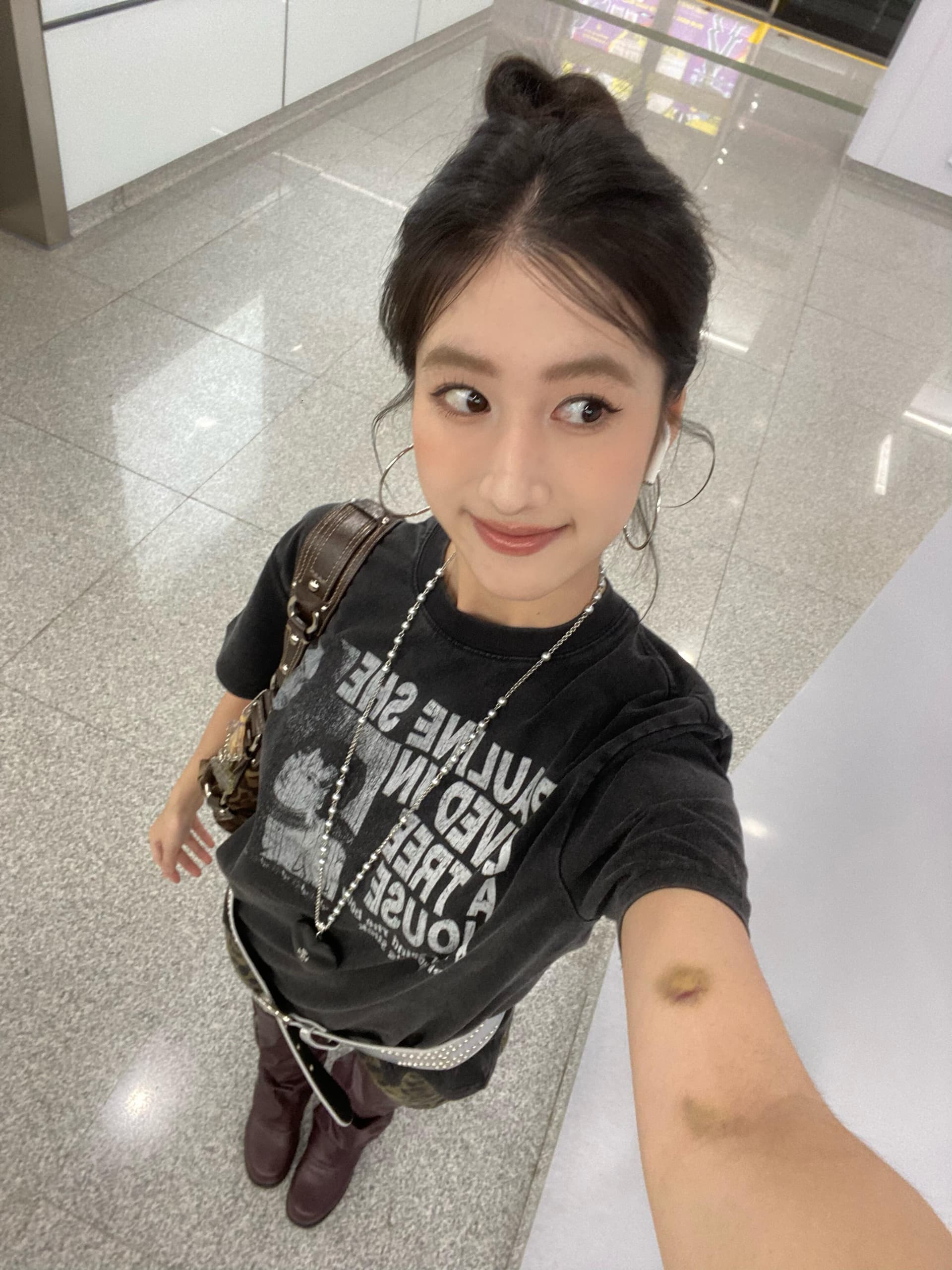 아메리칸 레트로 긍정적 인 어깨 티셔츠 여성 여름 새로운 워싱 마 오래된 검정색 반팔 몸매 가꾸기 슬림해 보이는 핫걸 짧은 맨위 상세 이미지 1