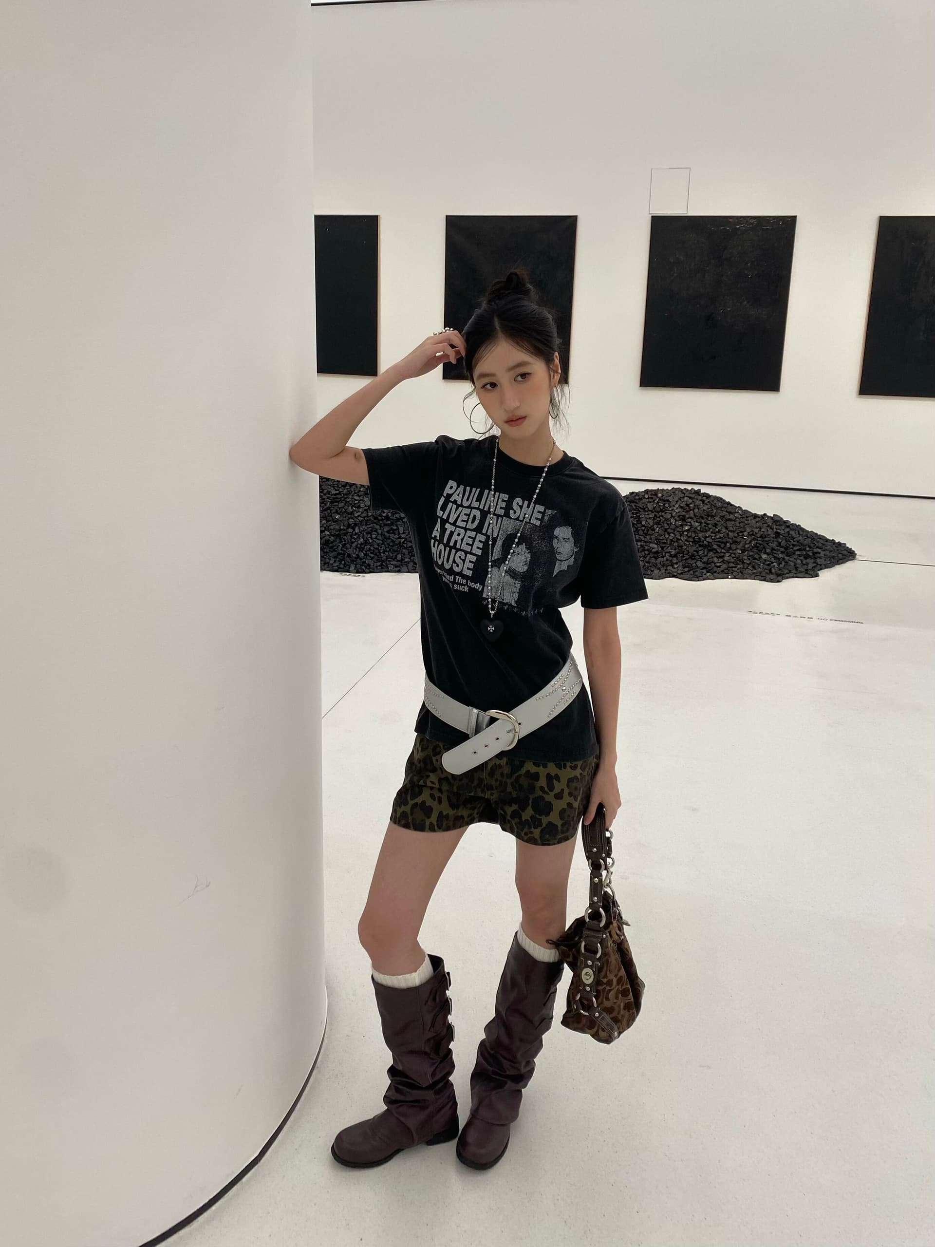 아메리칸 레트로 긍정적 인 어깨 티셔츠 여성 여름 새로운 워싱 마 오래된 검정색 반팔 몸매 가꾸기 슬림해 보이는 핫걸 짧은 맨위 상세 이미지 2
