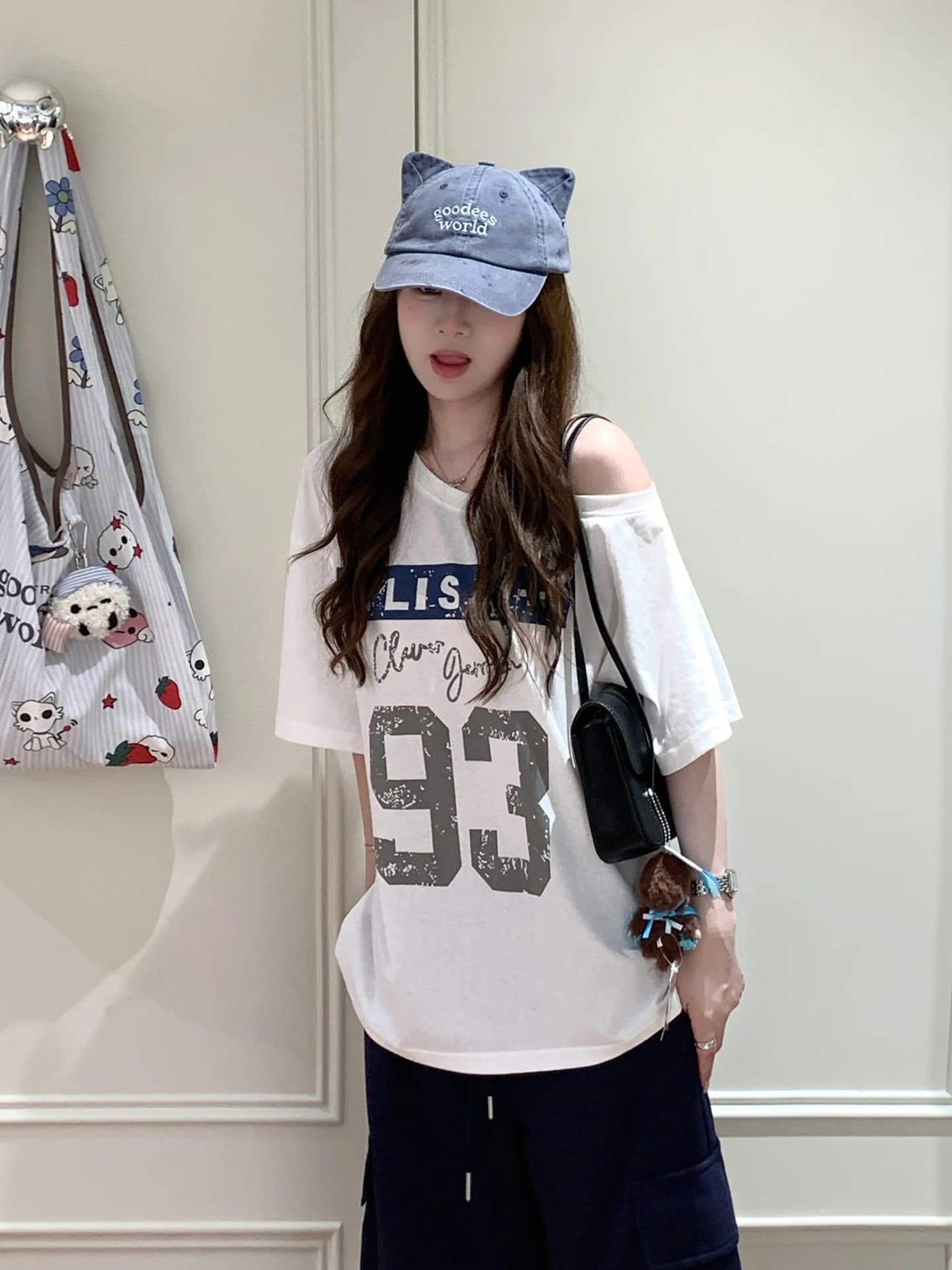 아메리칸 비스듬한 어깨 거리 바람 알파벳 프린트 반팔 티셔츠 여성 여름 트렌드 디자인 센스 오프숄더 맨위 트렌디 상세 이미지 3