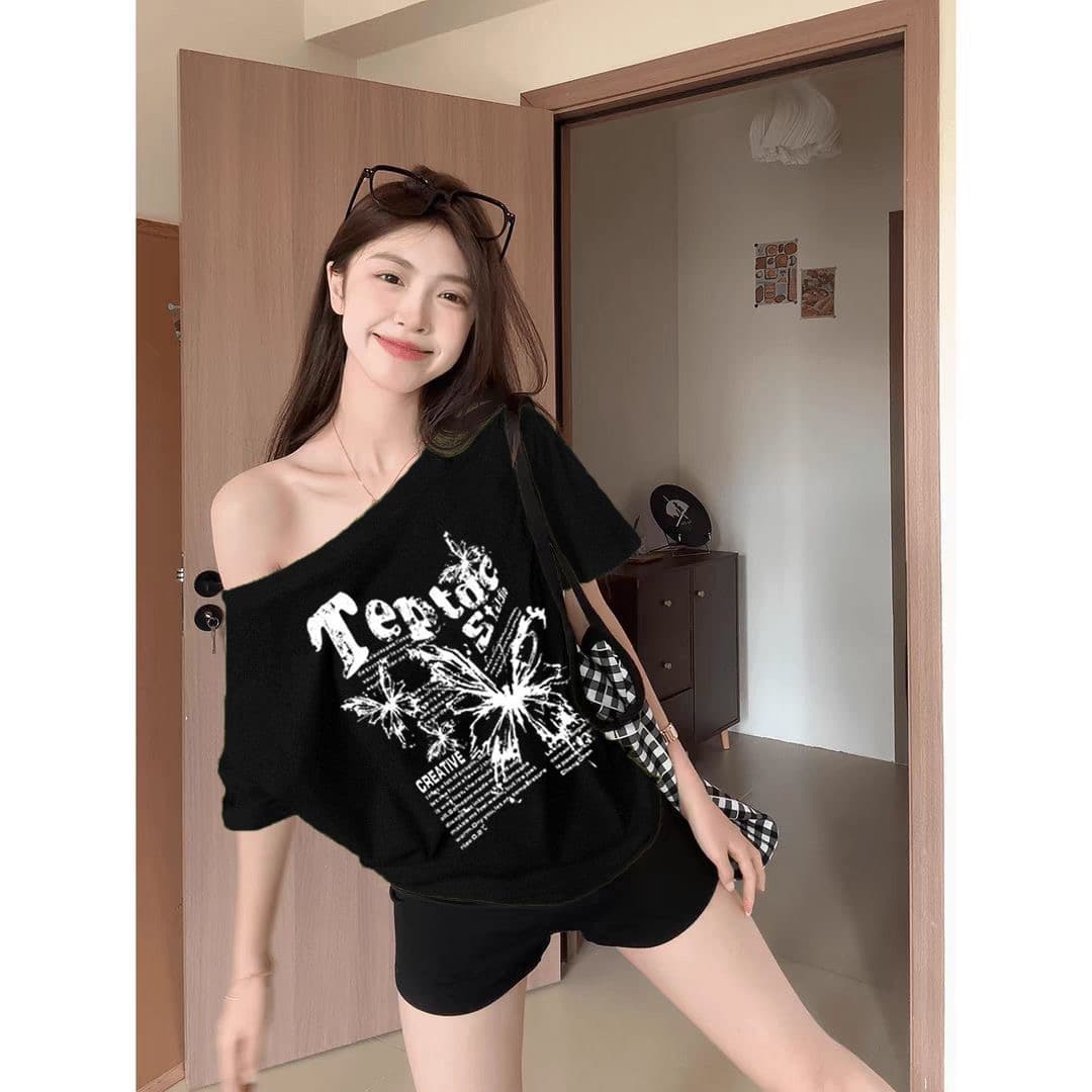 핫걸 검정색 비스듬한 어깨 오프숄더 반팔 티셔츠 여성 나비 프린트 루즈핏 슬림해 보이는 표지 고기 다용도 루즈핏 맨위 트렌디 상세 이미지 2