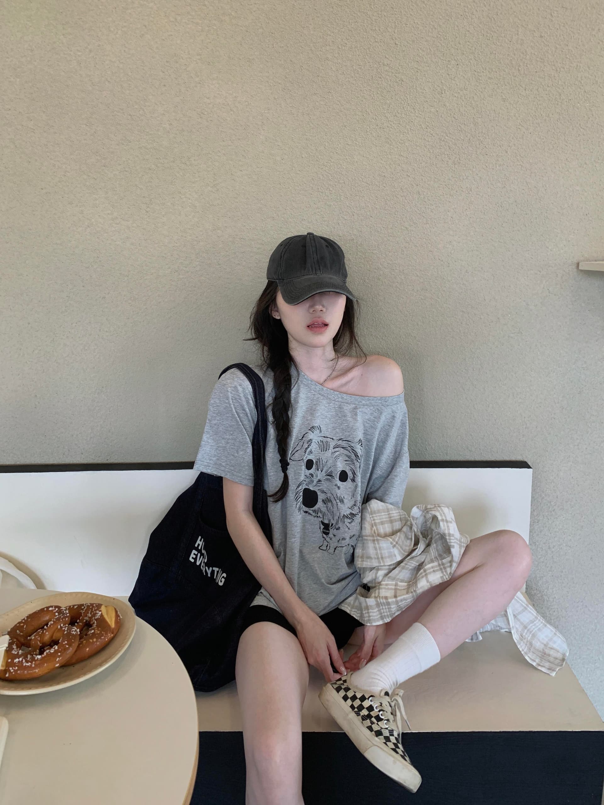 한 부서 귀여운 수채화 플리스 강아지 프린트 비스듬한 어깨 반팔 티셔츠 여성 여름 루즈핏 캐주얼 맨위