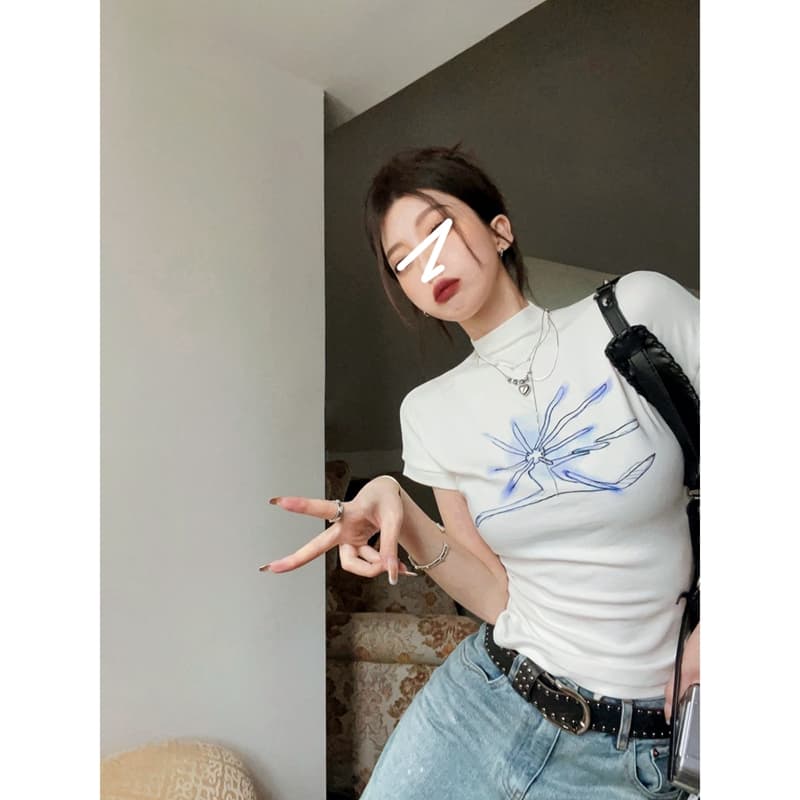 2026 년 여름 새로운 순수한 욕망 핫걸 아메리칸 프린트 반하이넥 반팔 여성 작은 키 몸매 가꾸기 쇼트 스타일 맨위 이미지 2