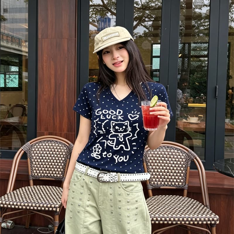 칼라 도트 무늬 반팔 화이트 도트 무늬 패션 품격 슬림해 보이는 여름 몸매 가꾸기 편안함 캐주얼 디자인 맨위 이미지 2
