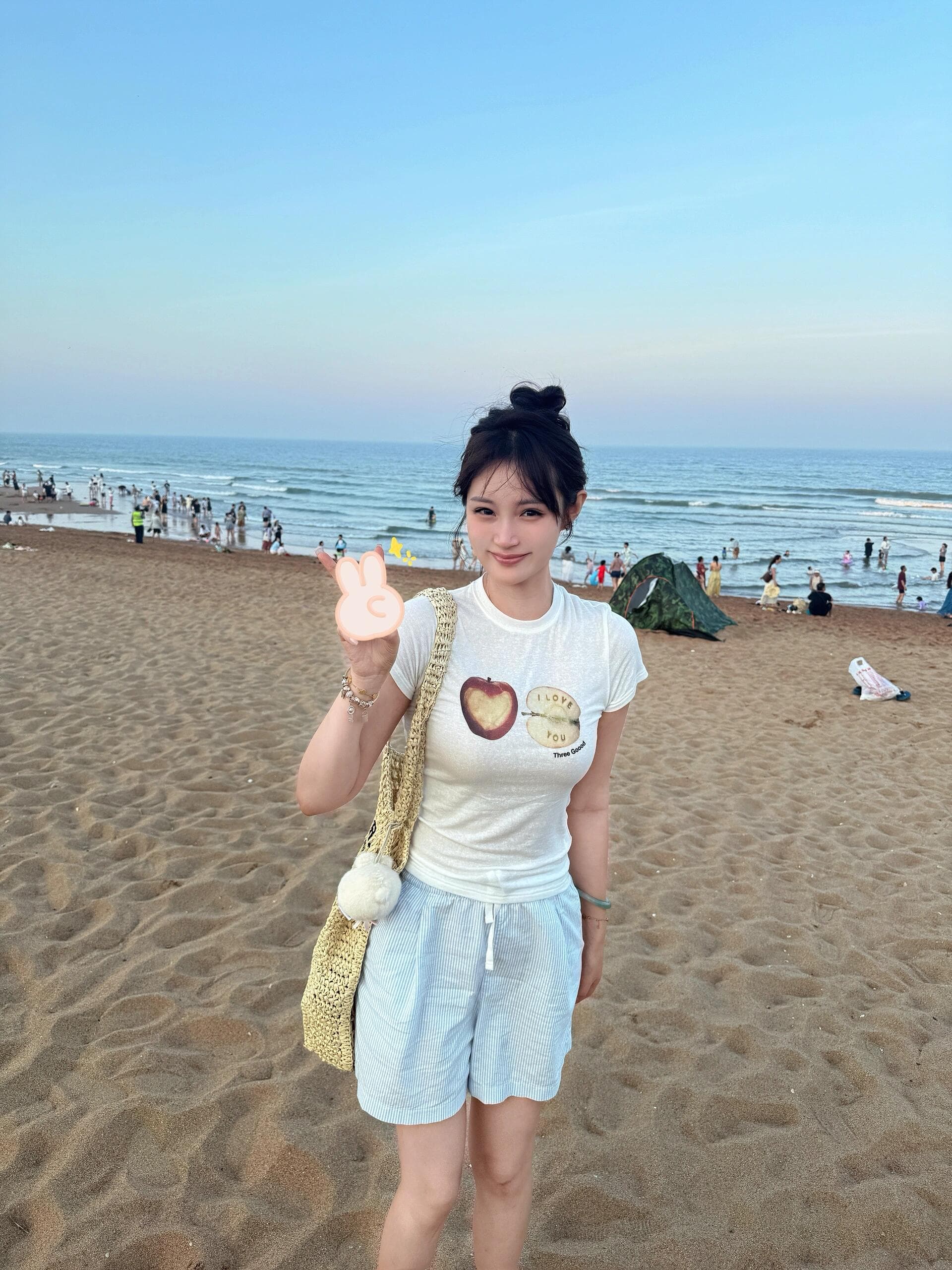 한 부서 ins 바람 애플 프린트 화이트 반팔 여성 여름 얇은 스타일 마이크로 ~을 통해 눈꽃 면 긍정적 인 어깨 티셔츠 몸매 가꾸기 맨위 이미지 4