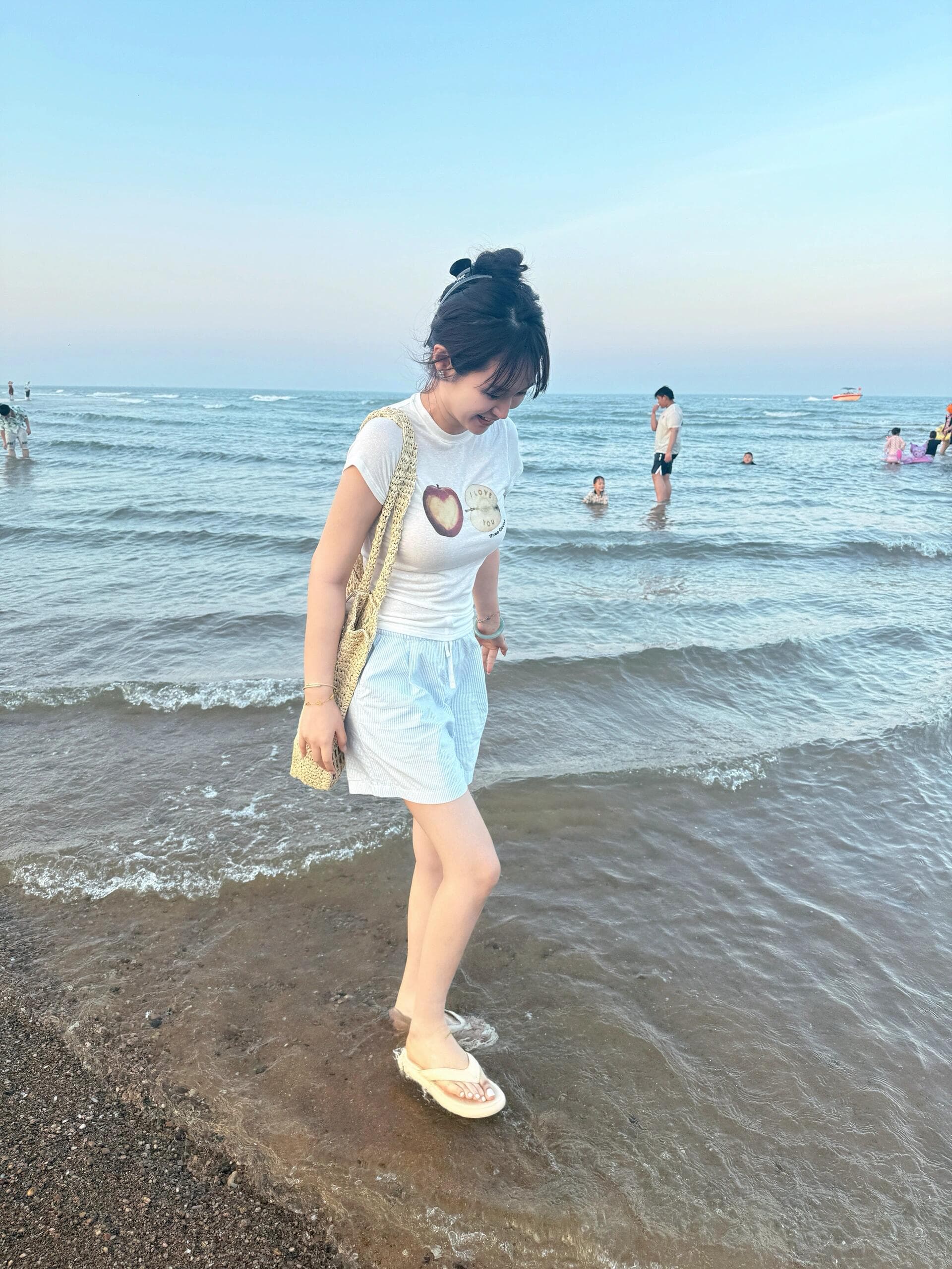 한 부서 ins 바람 애플 프린트 화이트 반팔 여성 여름 얇은 스타일 마이크로 ~을 통해 눈꽃 면 긍정적 인 어깨 티셔츠 몸매 가꾸기 맨위 상세 이미지 5