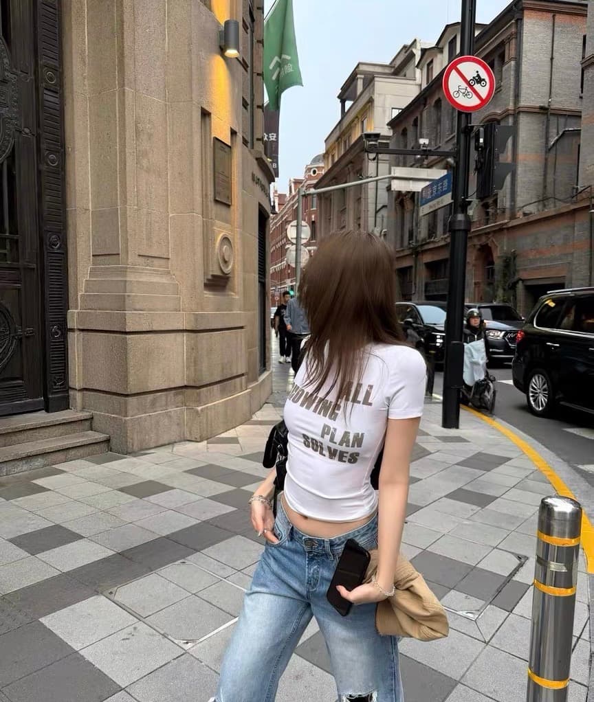 아메리칸 알파벳 프린트 반팔 티셔츠 여성 작은 키 몸매 가꾸기 슬림해 보이는 쇼트 스타일 맨위 상세 이미지 4