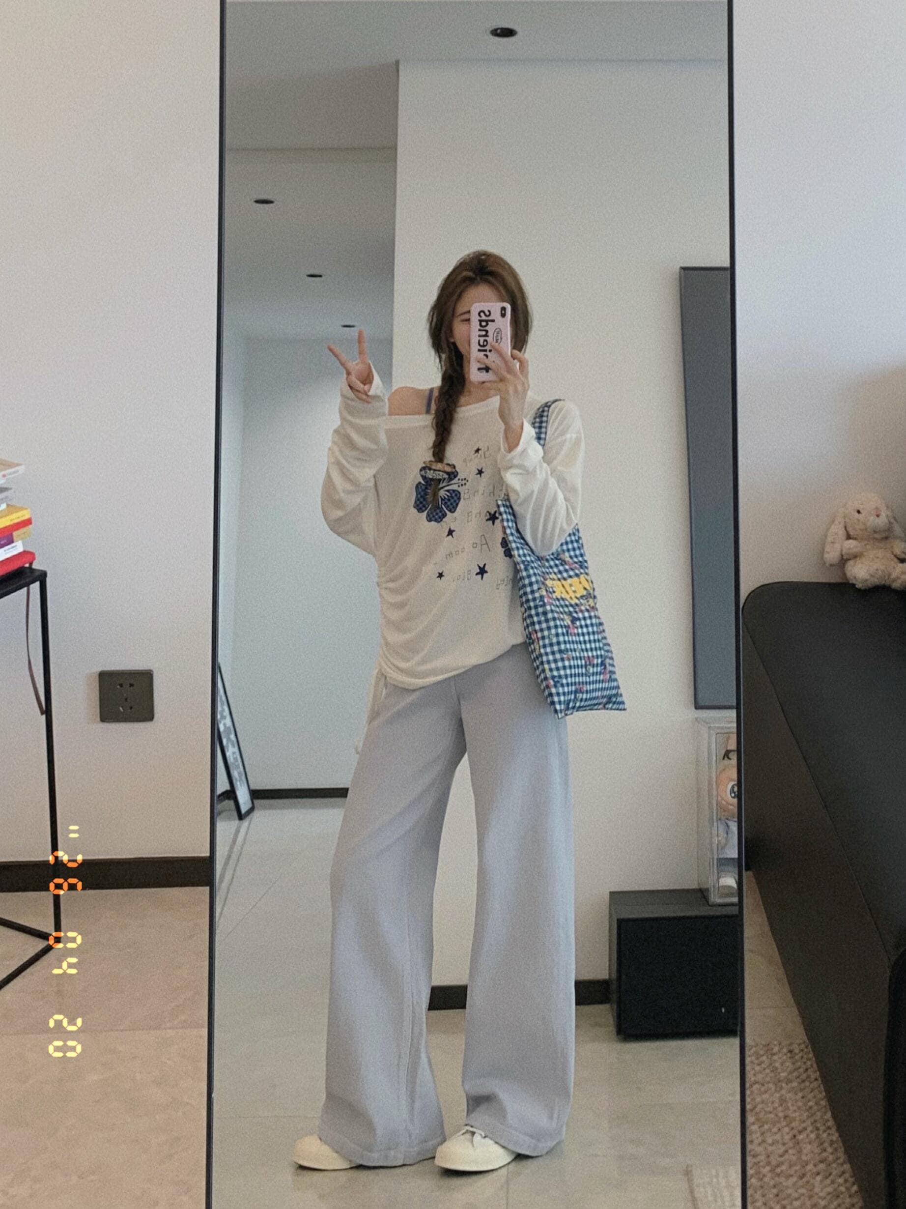 아메리칸 꽃무늬 알파벳 프린트 비스듬한 어깨 긴팔 여성 여름 오프숄더 마이크로 ~을 통해 화이트 루즈핏 자외선 차단 의류 펌프 로프 맨위 상세 이미지 3